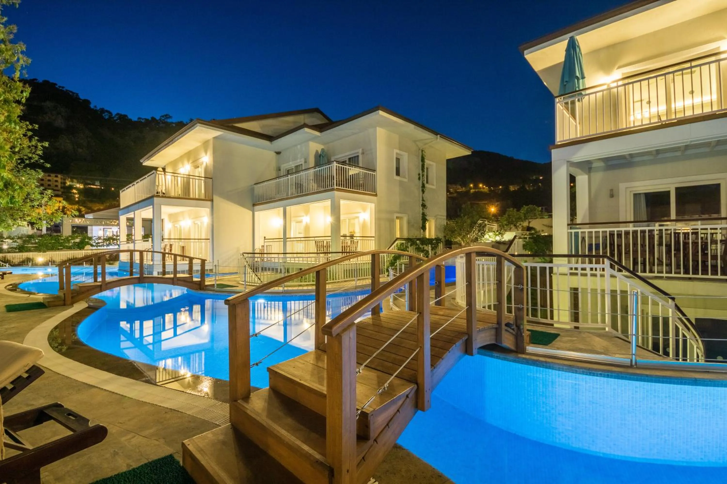 Night in Mozaik Hotel