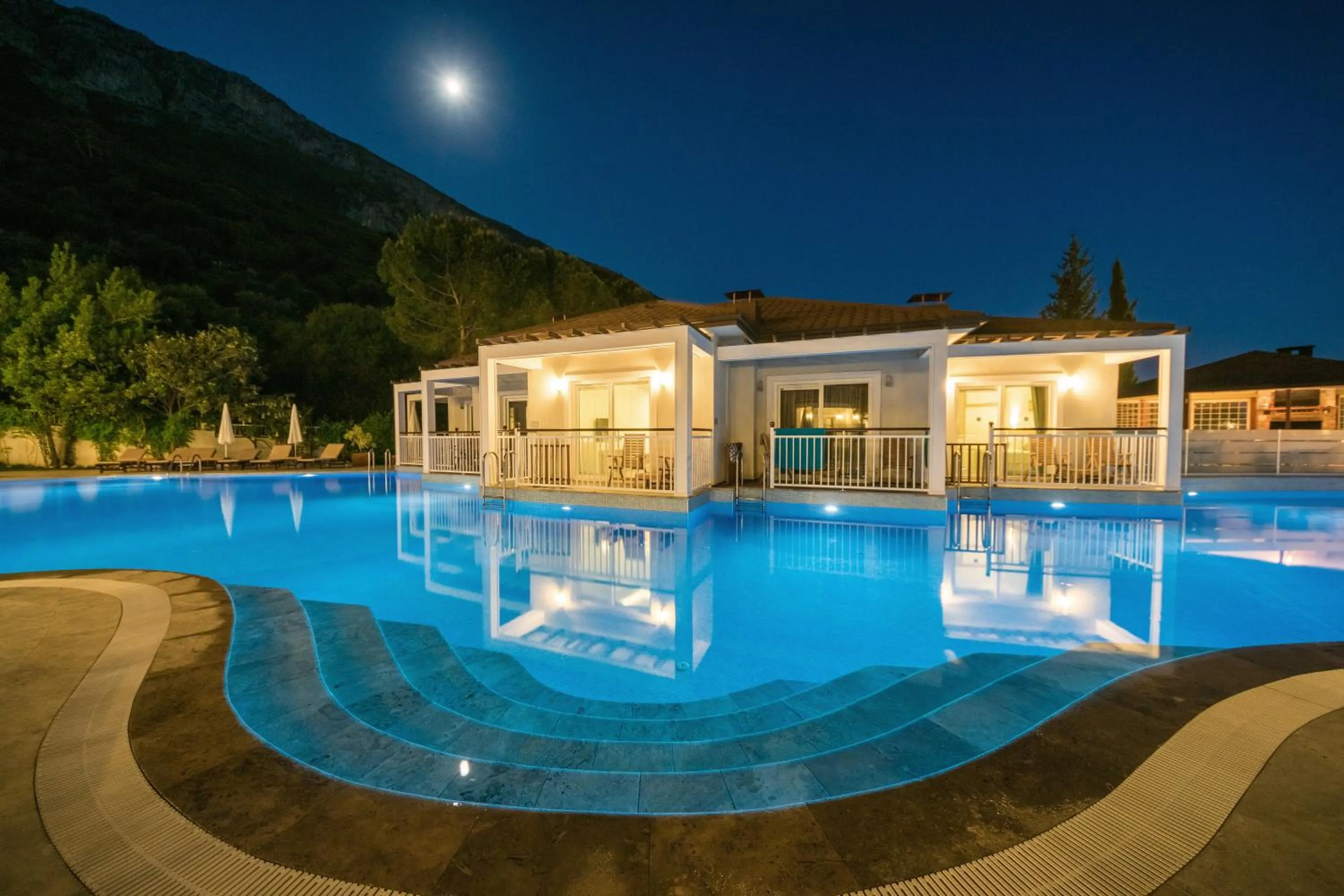 Swimming pool in Mozaik Hotel