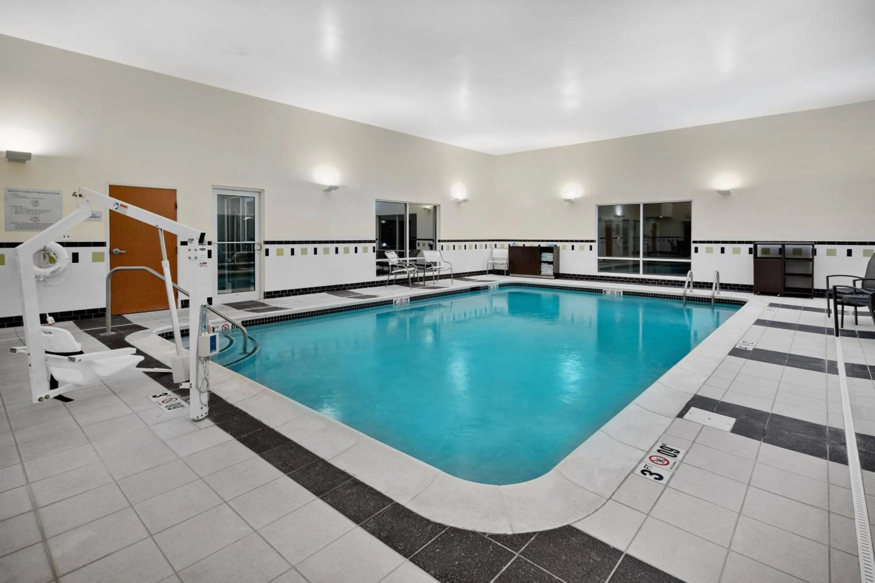 Swimming pool in Fairfield Inn & Suites by Marriott Marietta