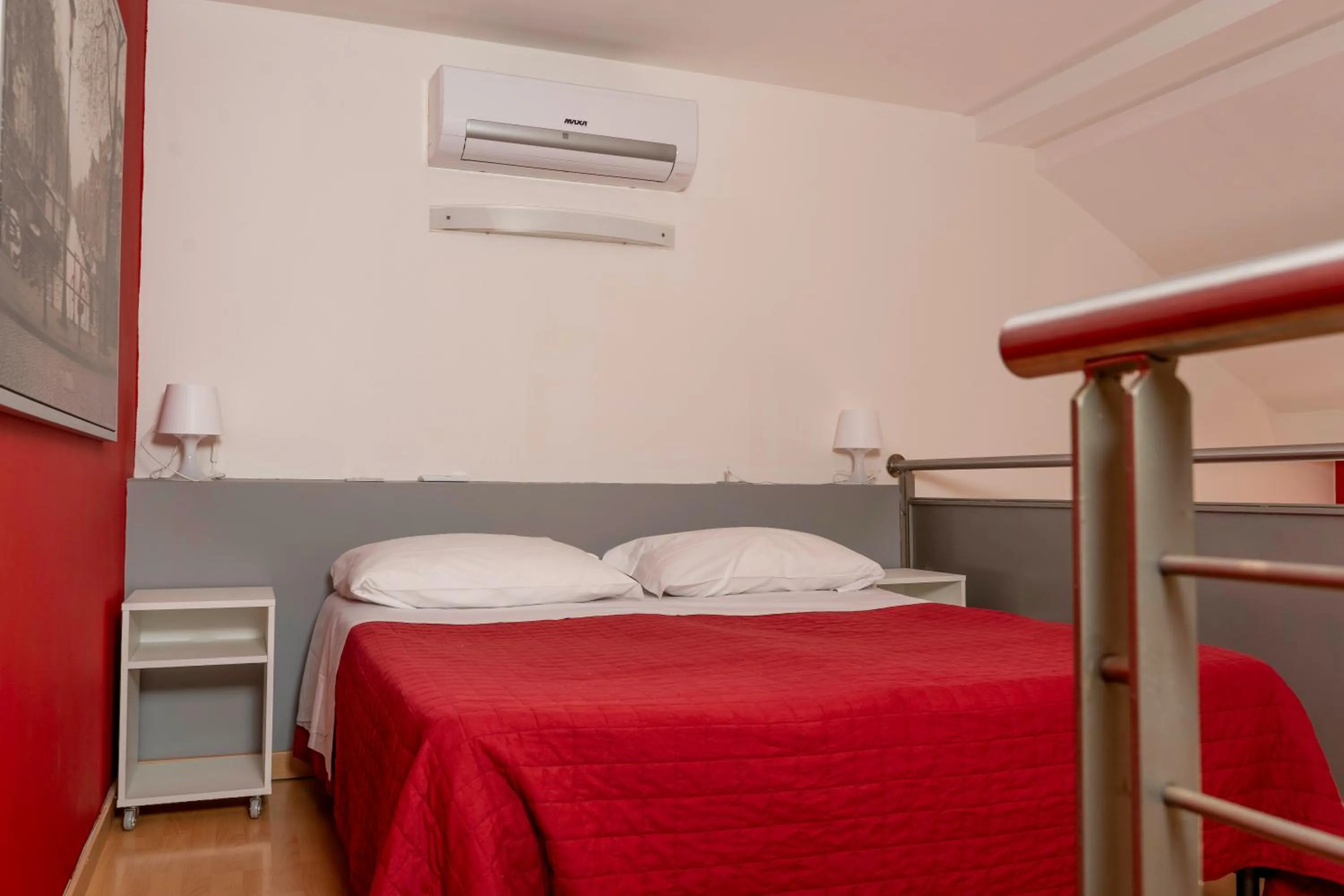 Bedroom, Bed in Easy Space