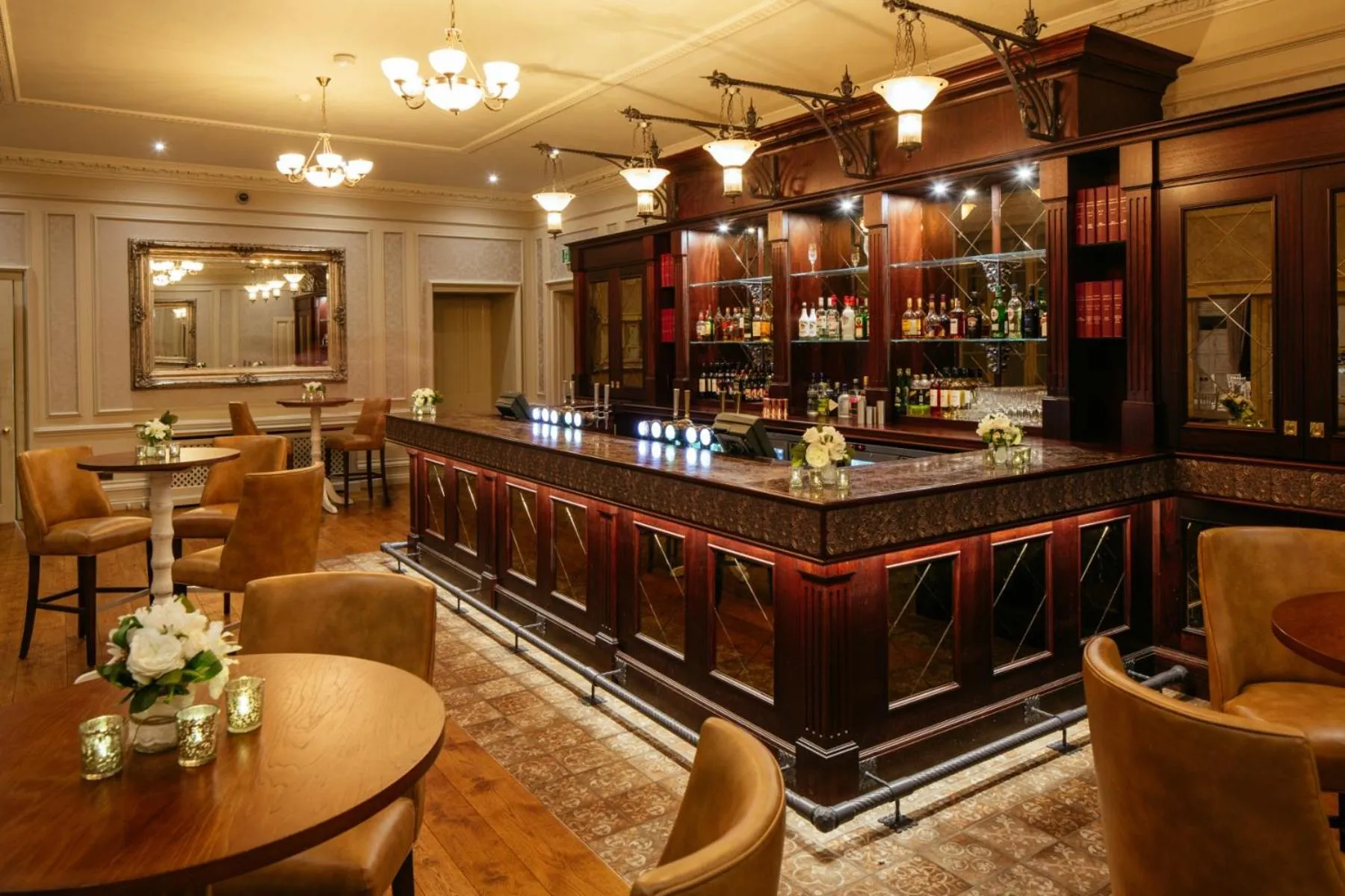 Lounge or bar in De Vere Latimer Estate