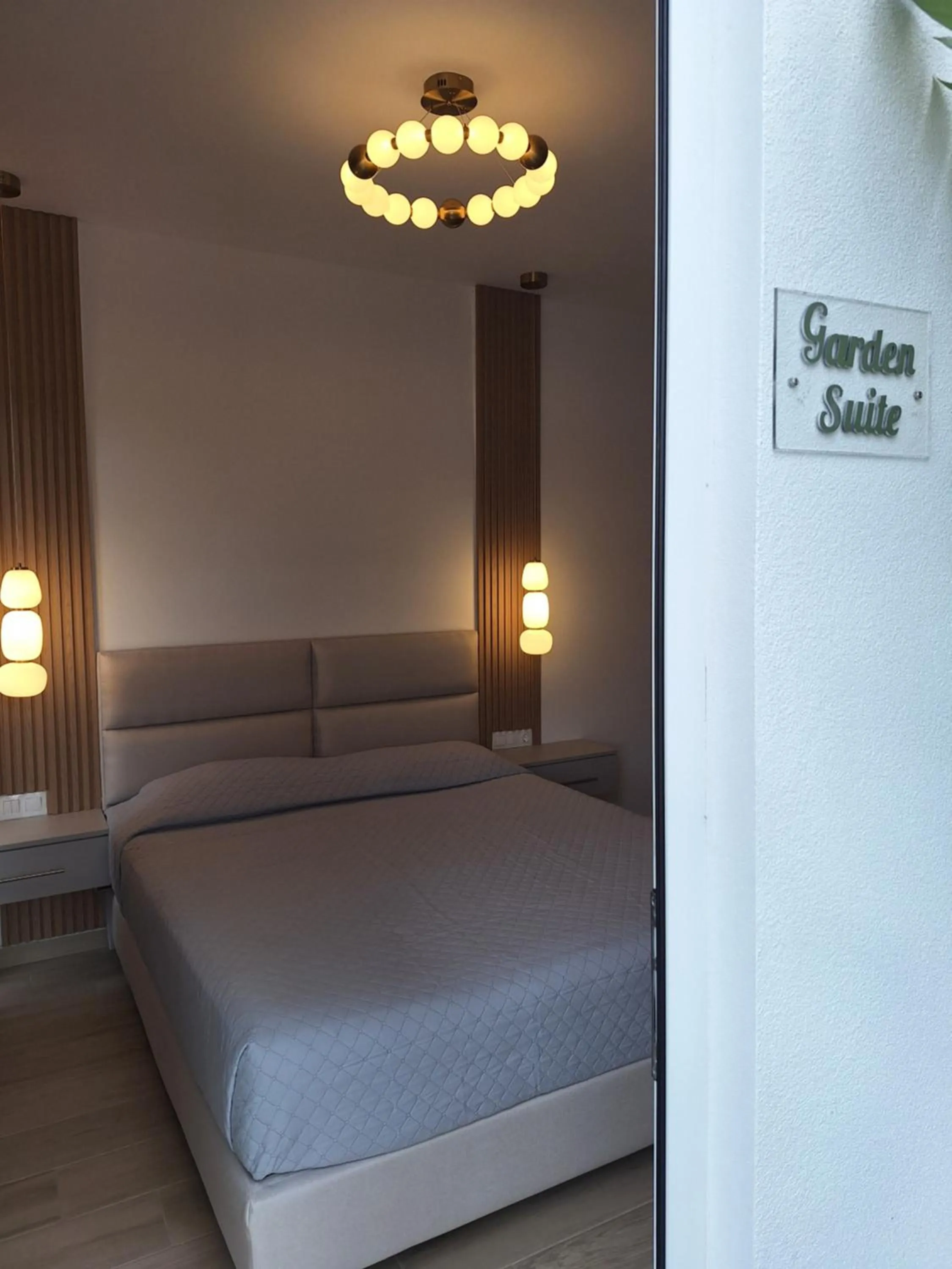 Bed in George Beach Studios