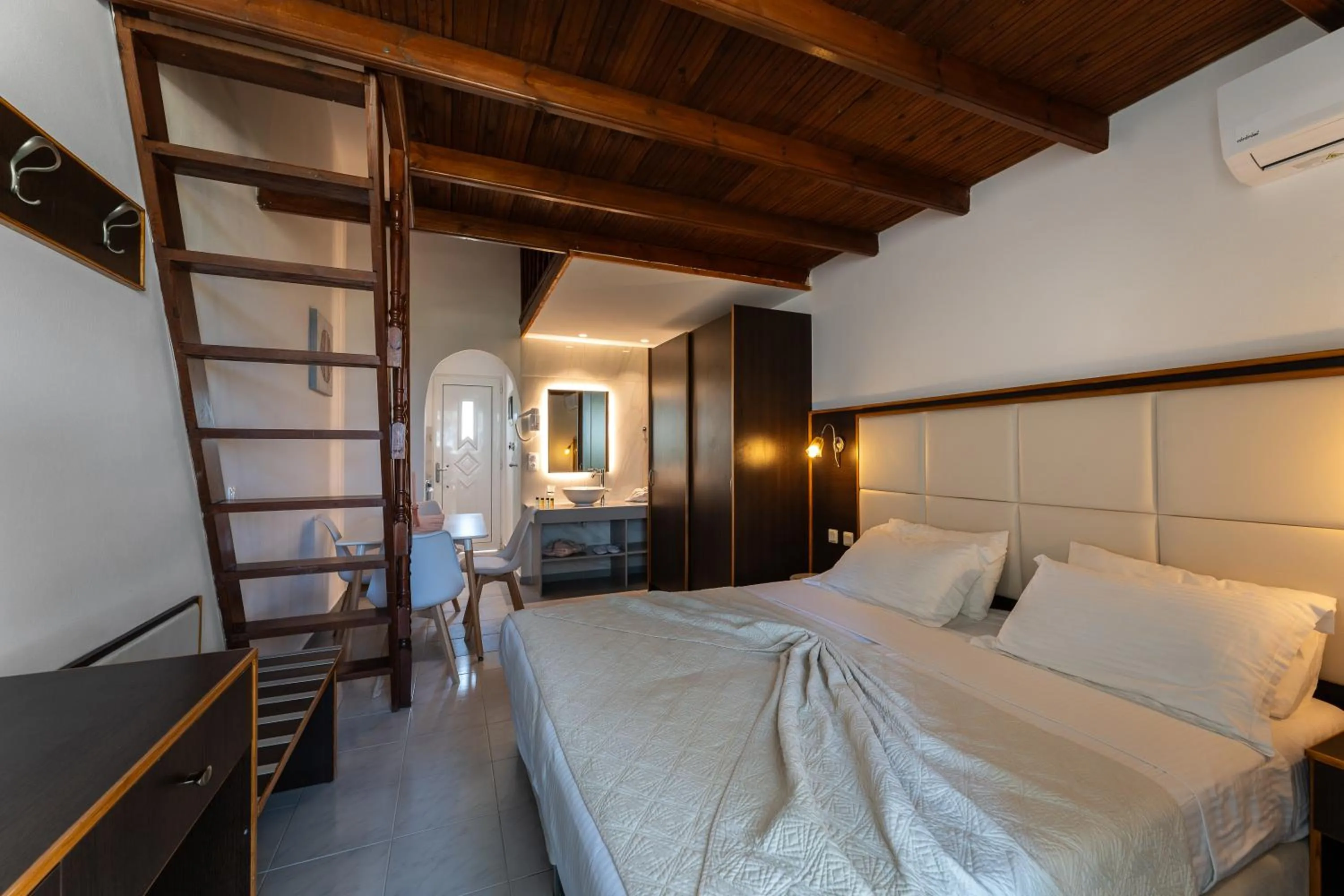 Bed in George Beach Studios