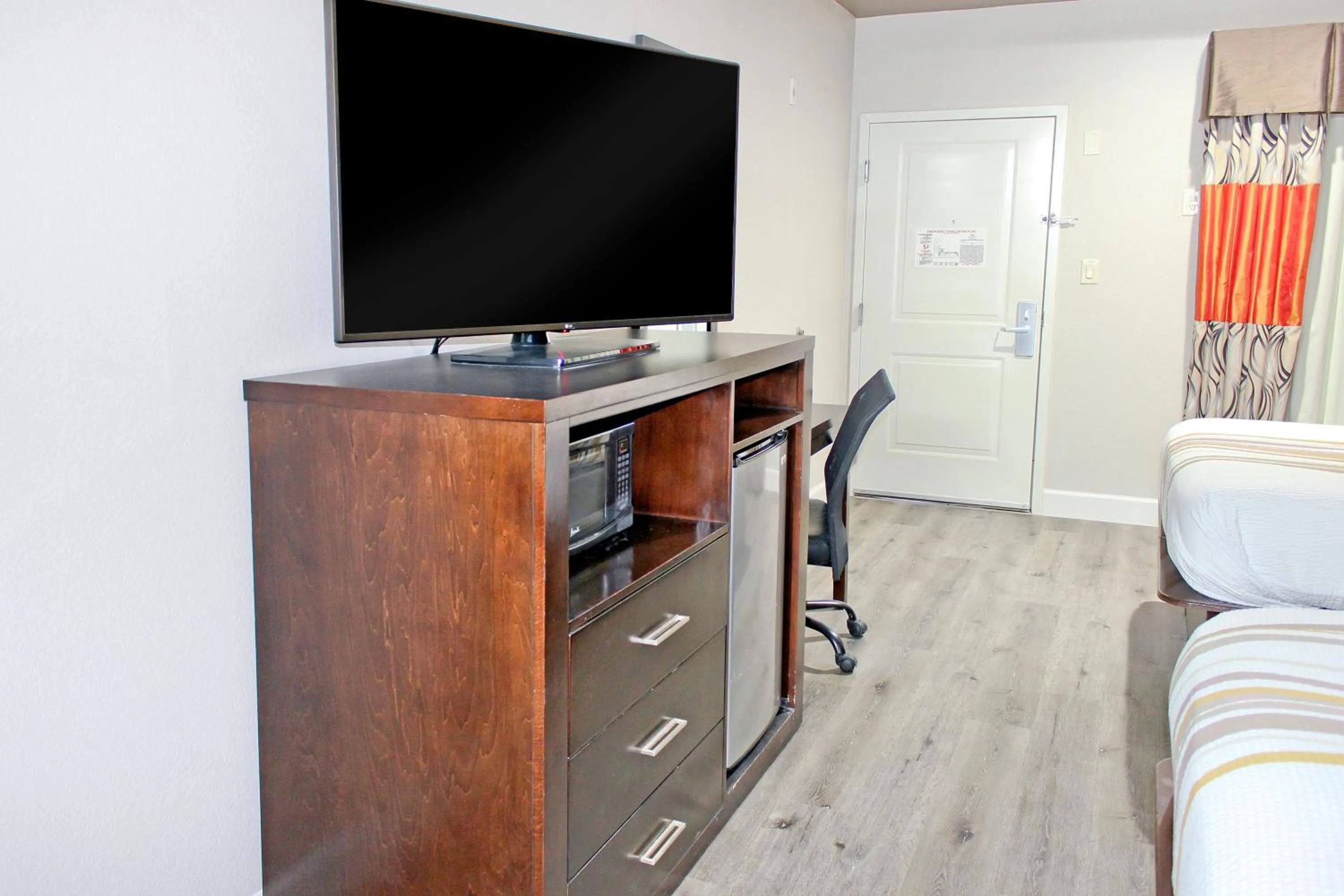 TV and multimedia in Palacio Royale Houston NW at Beltway 8