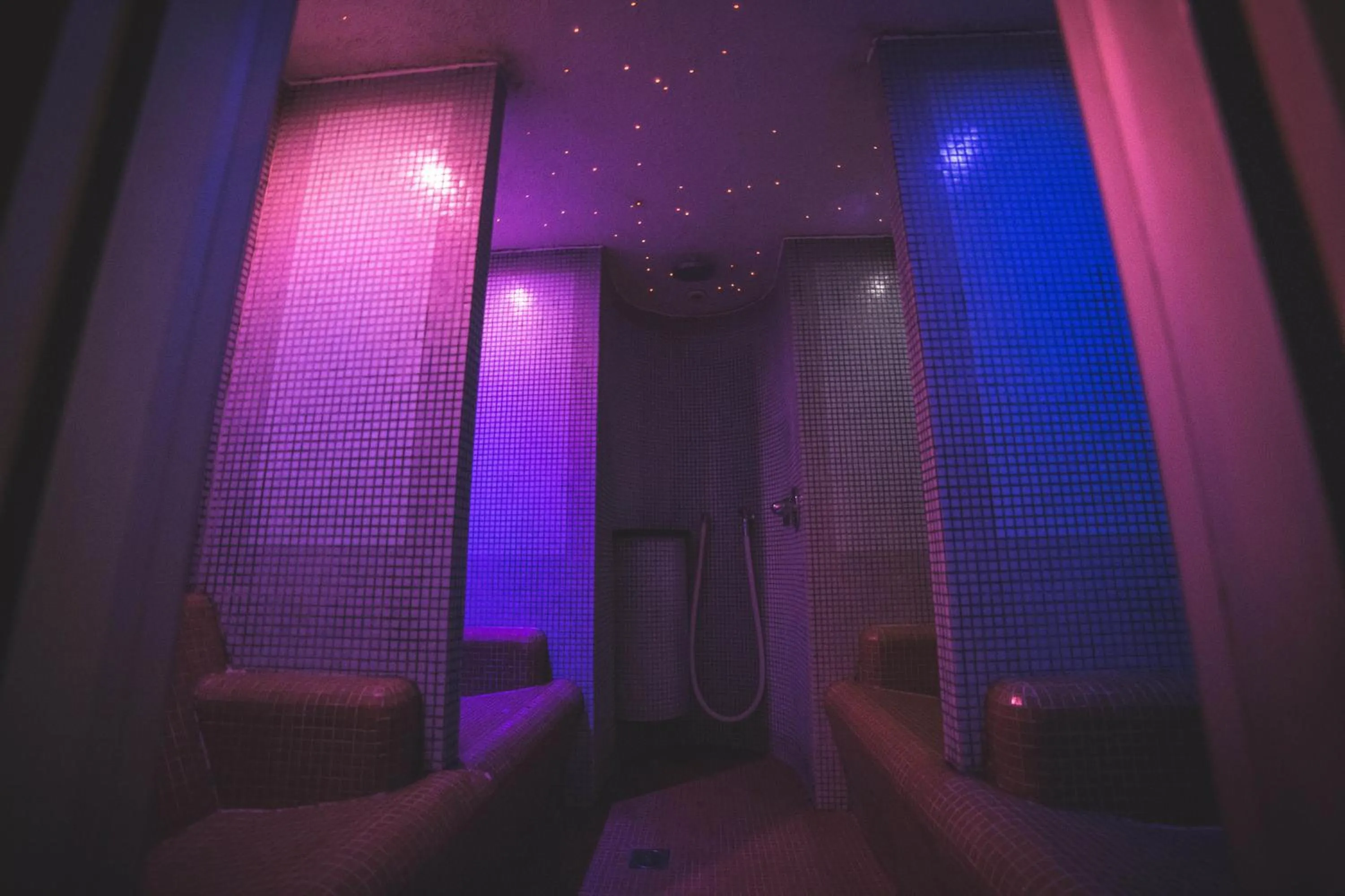 Steam room in Portaria Hotel