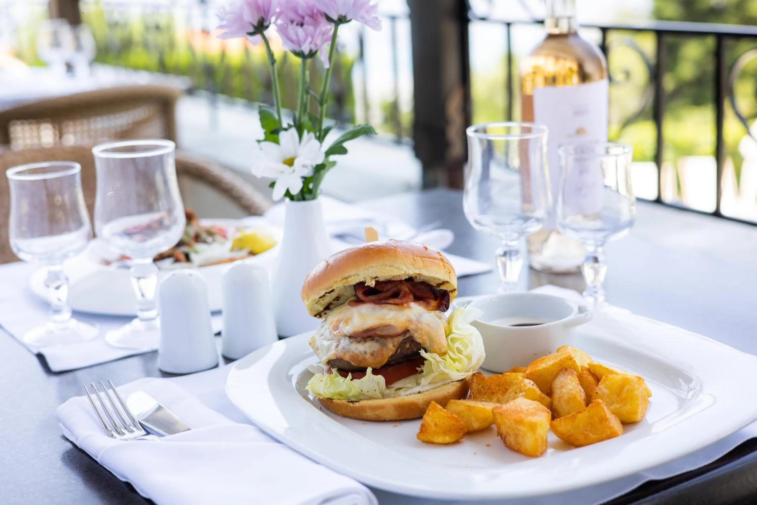 Food and drinks in Portaria Hotel