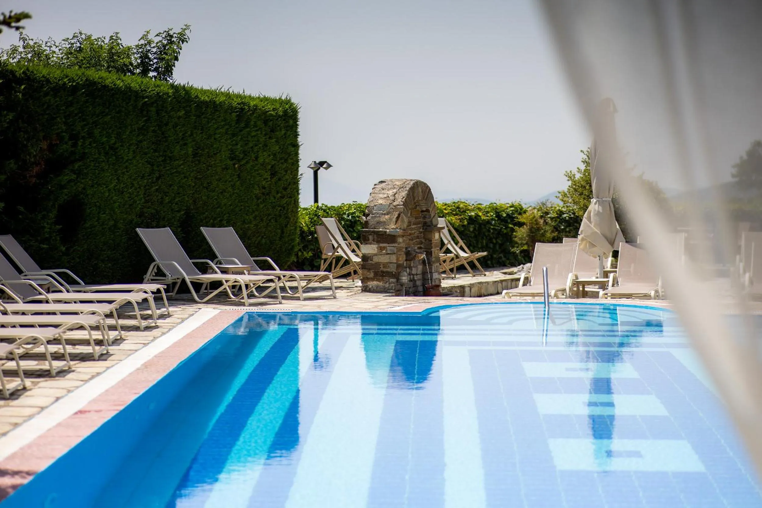 Swimming pool in Portaria Hotel