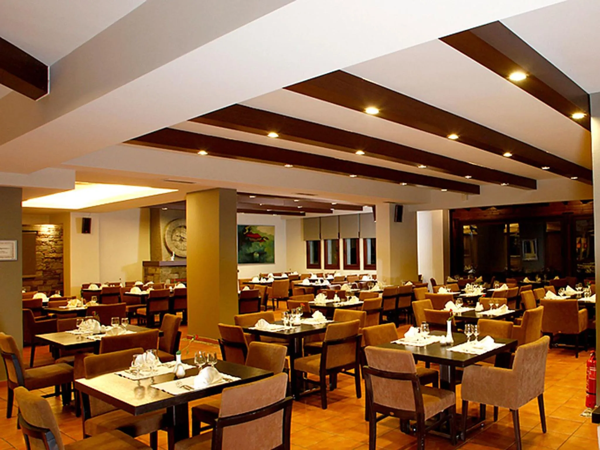 Restaurant/places to eat in Portaria Hotel
