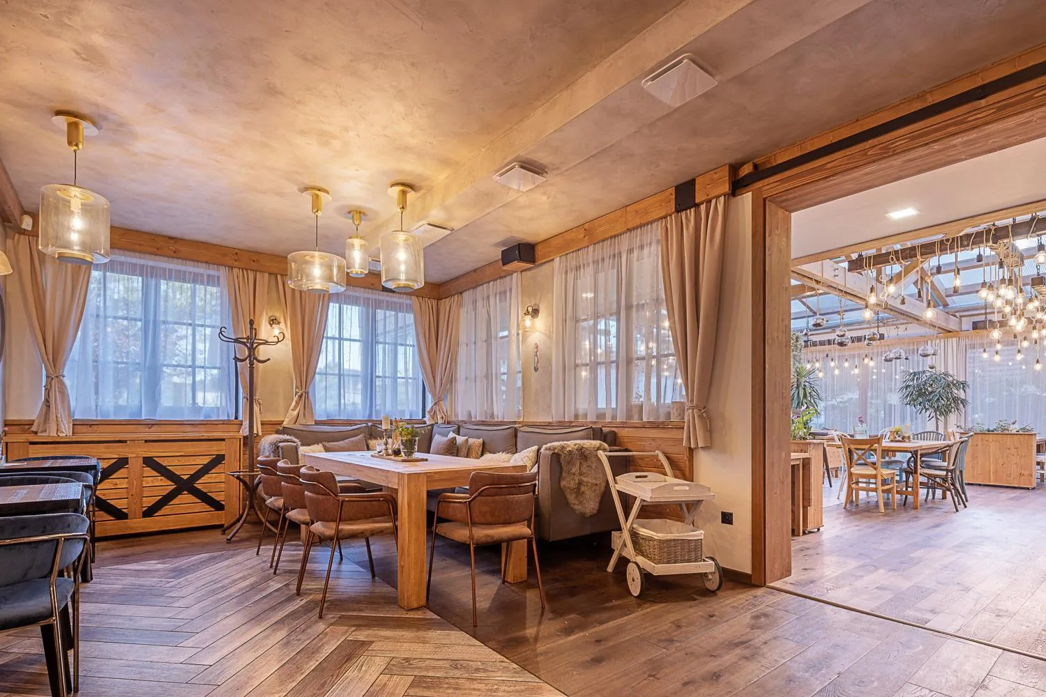 Restaurant/places to eat in Hotel McLimon