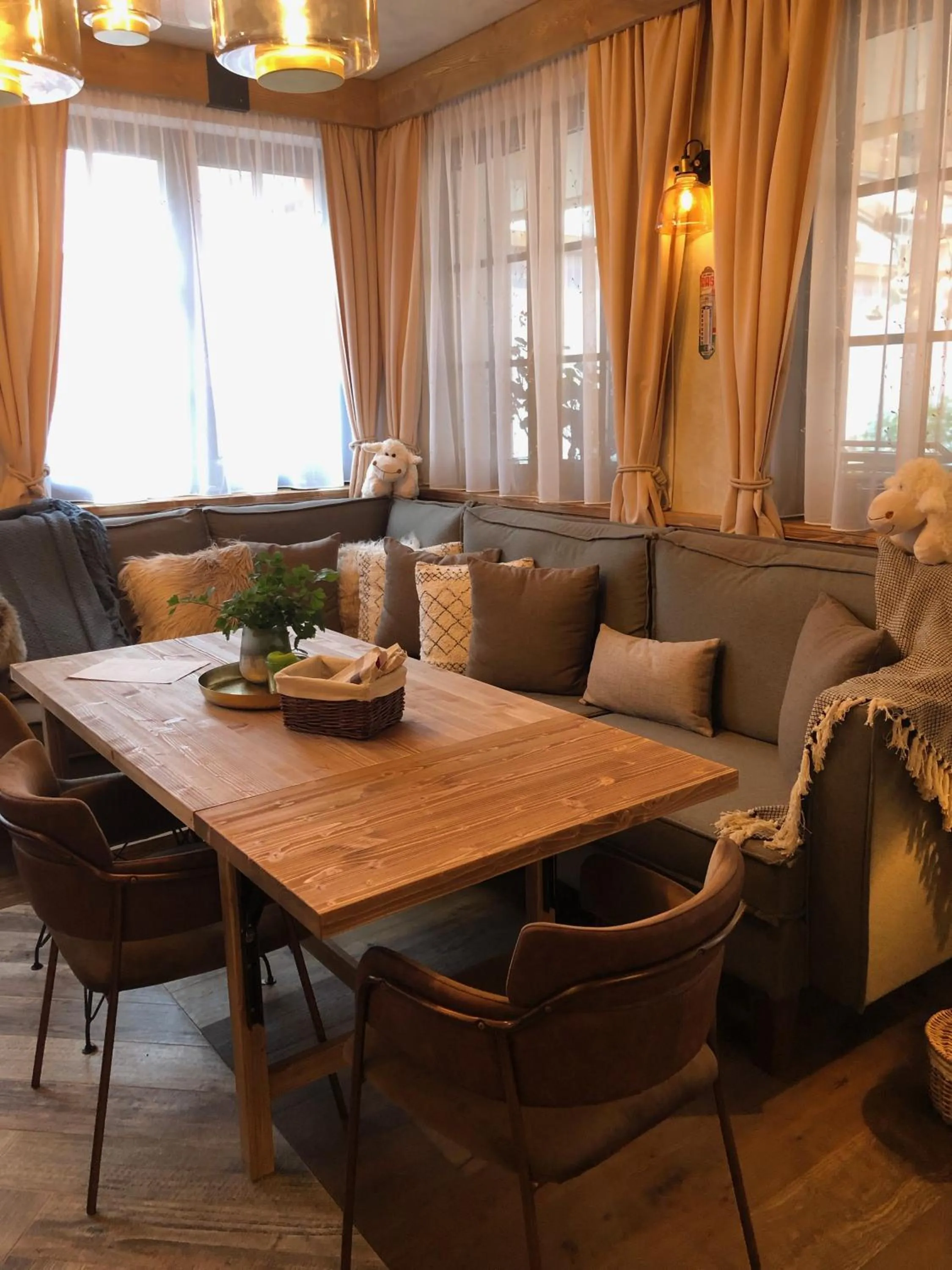 Restaurant/places to eat in Hotel McLimon