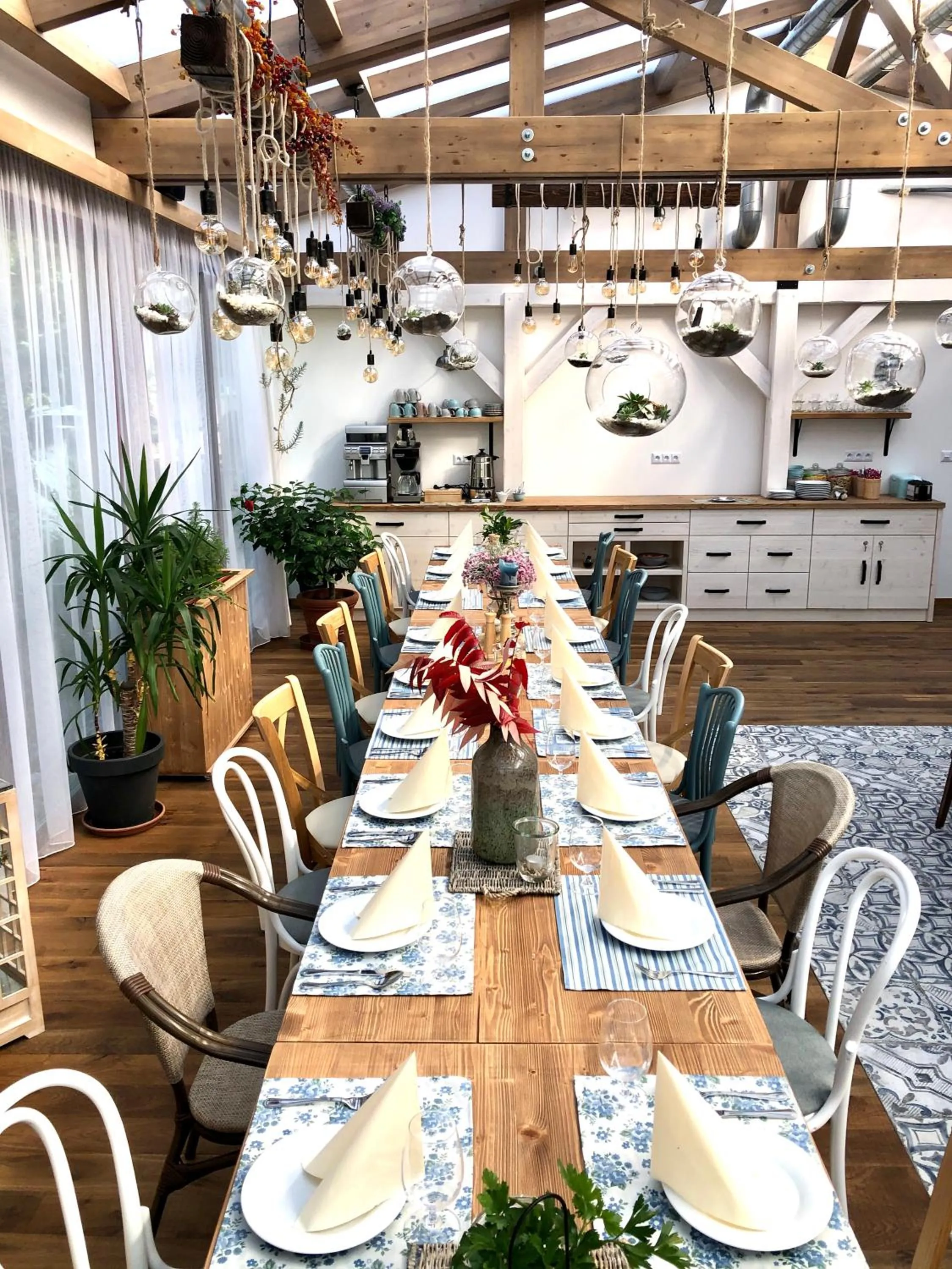 Restaurant/places to eat in Hotel McLimon