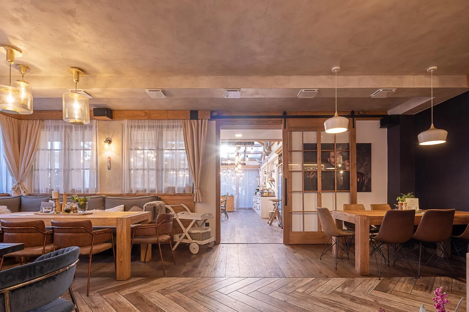 Restaurant/places to eat in Hotel McLimon