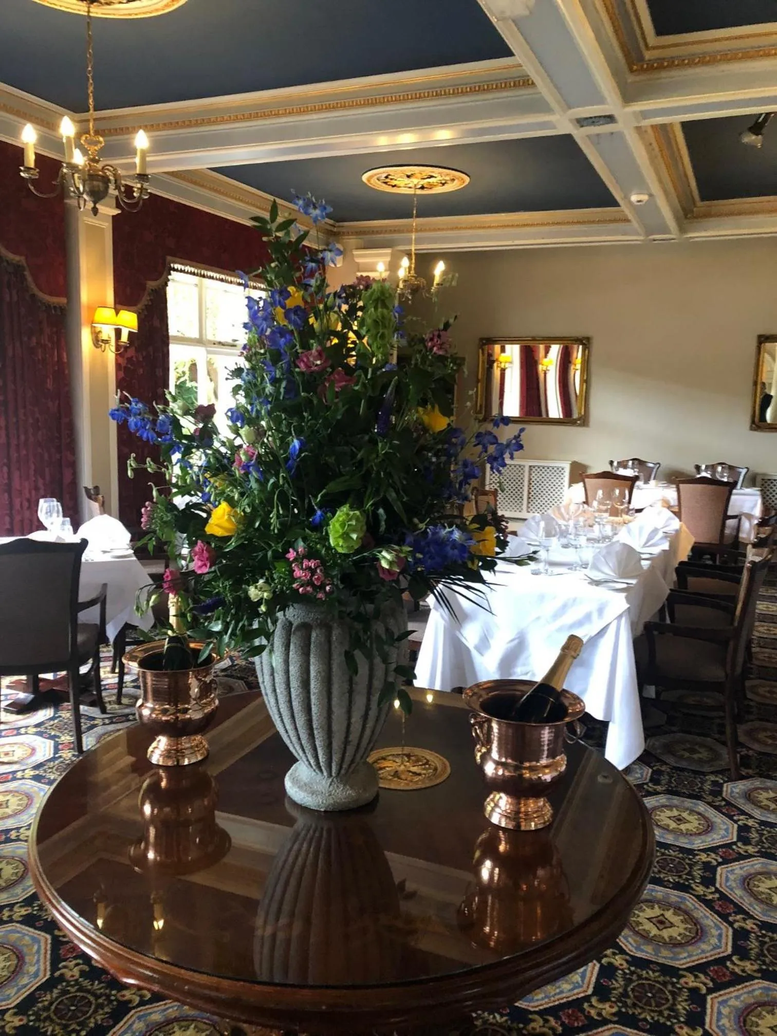 Restaurant/places to eat in Macdonald Leeming House