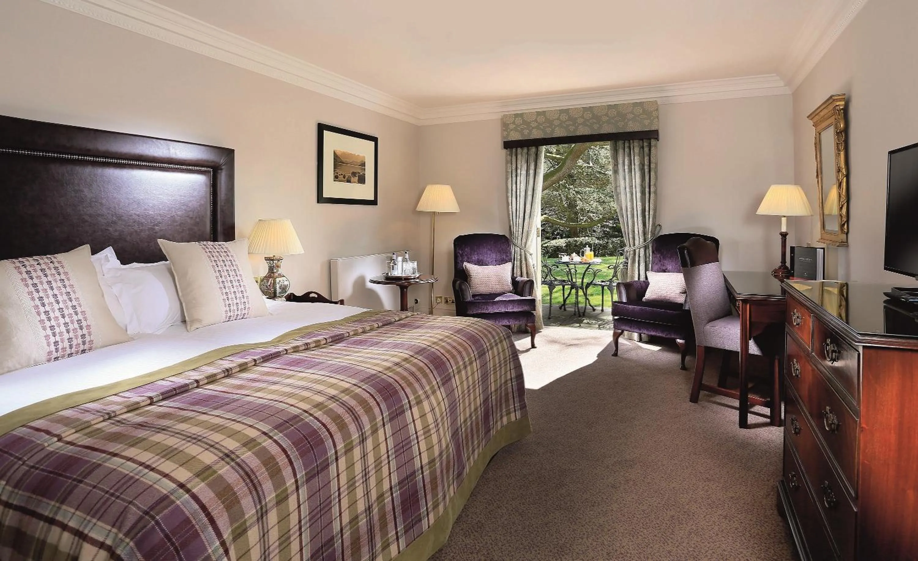 Bedroom, Bed in Macdonald Leeming House