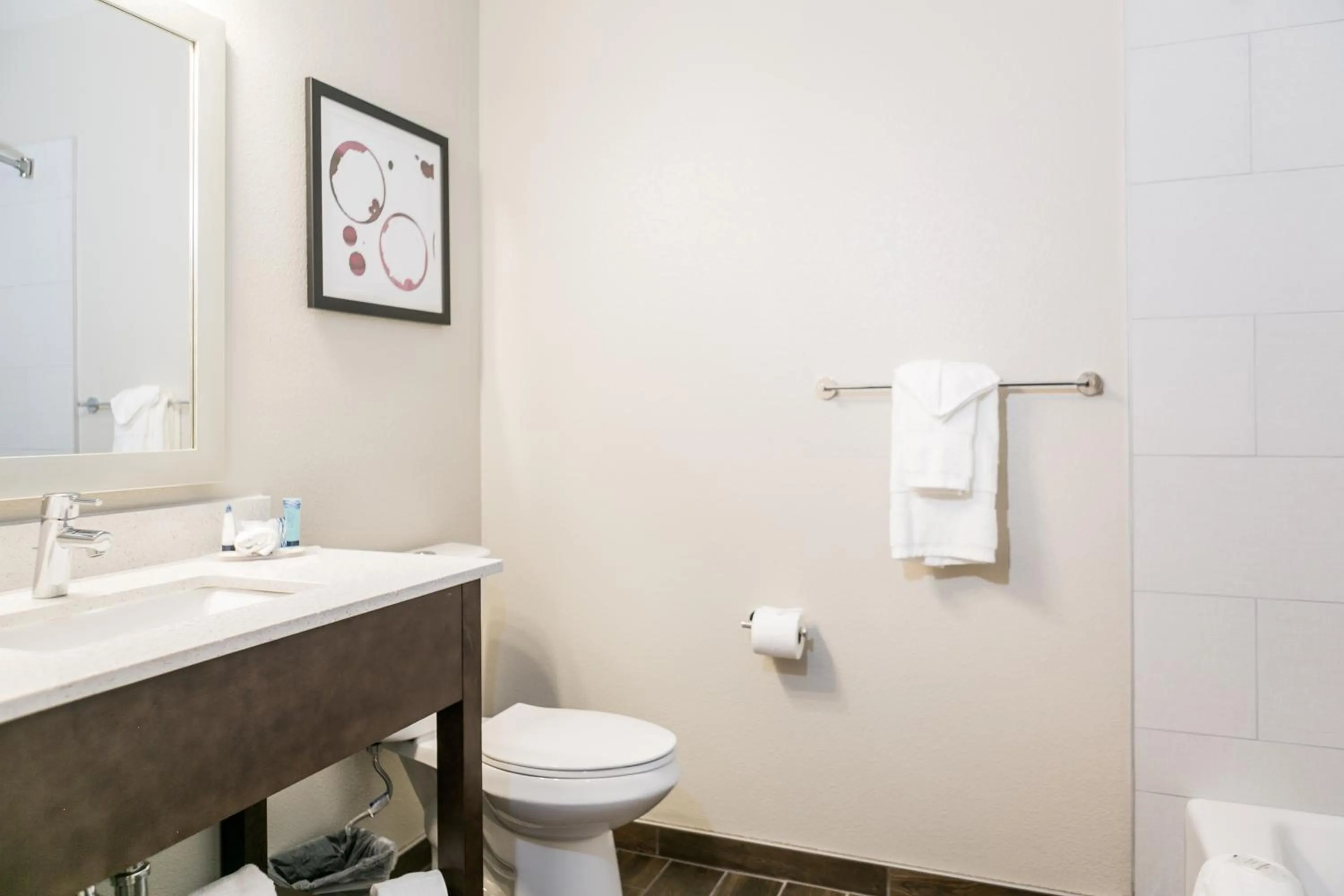 Bathroom in Hotel Siri Downtown - Paso Robles