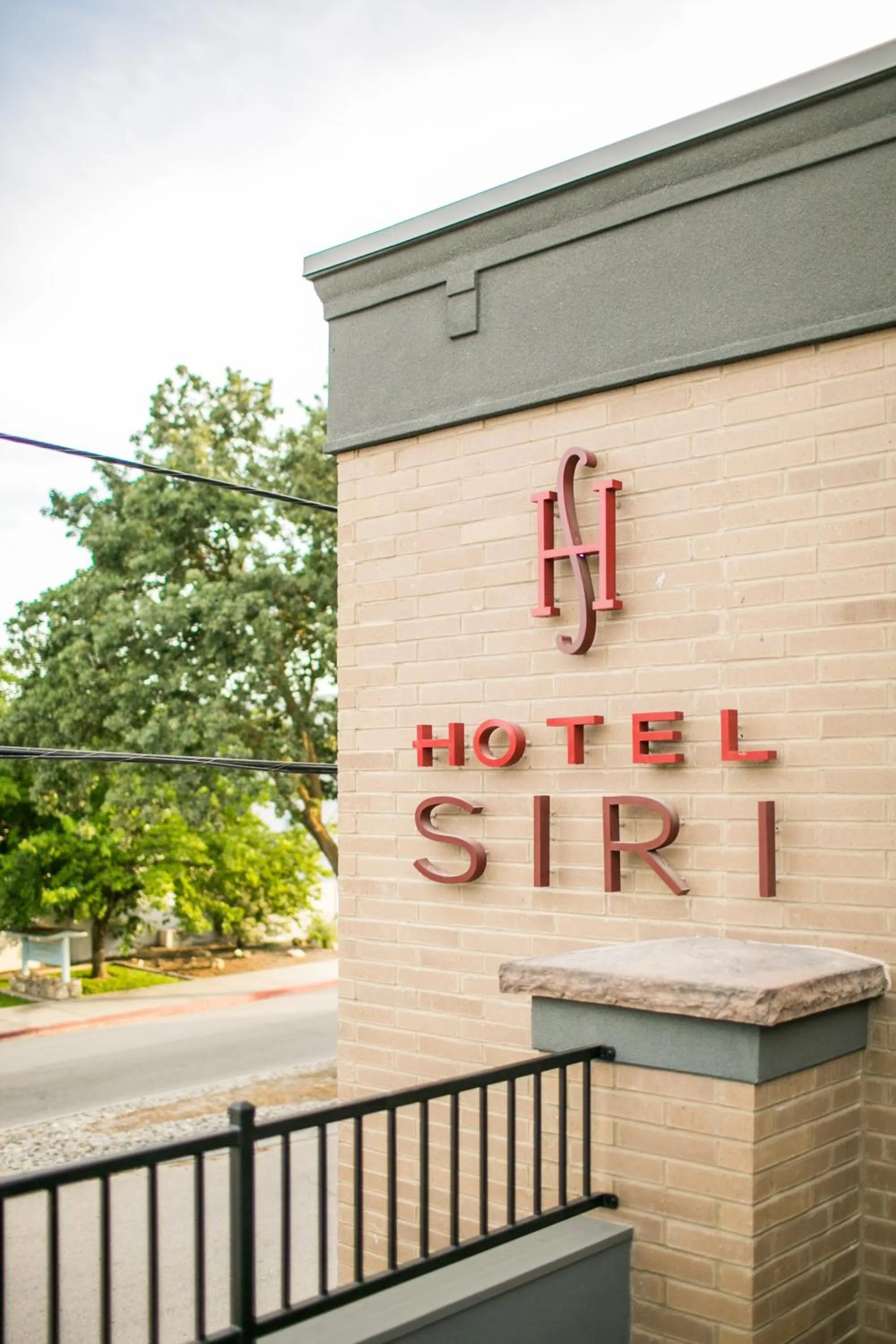 Property logo or sign in Hotel Siri Downtown - Paso Robles