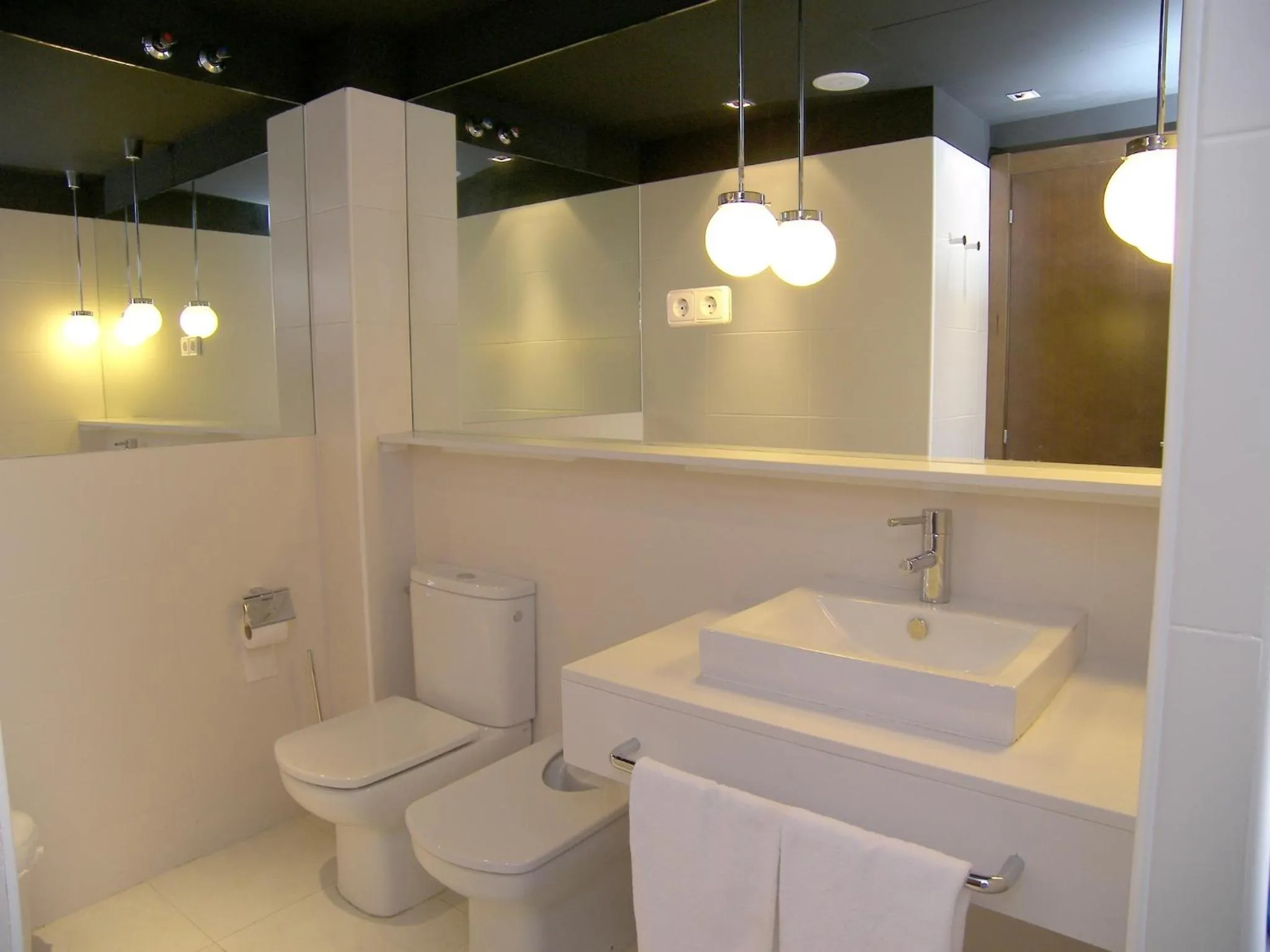 Bathroom in Hostal Badaloní