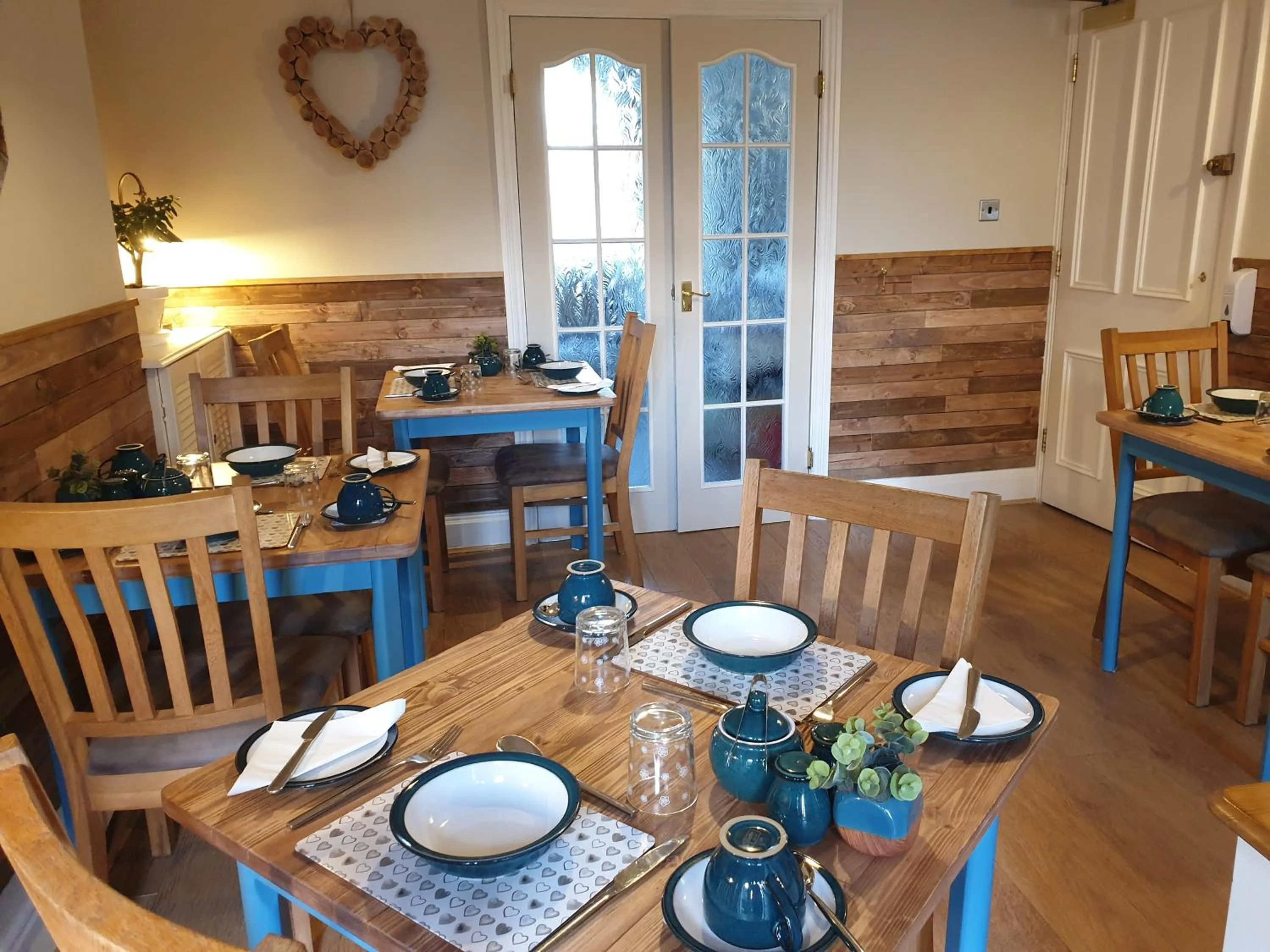 Restaurant/places to eat in Montfort Cottage Guest House