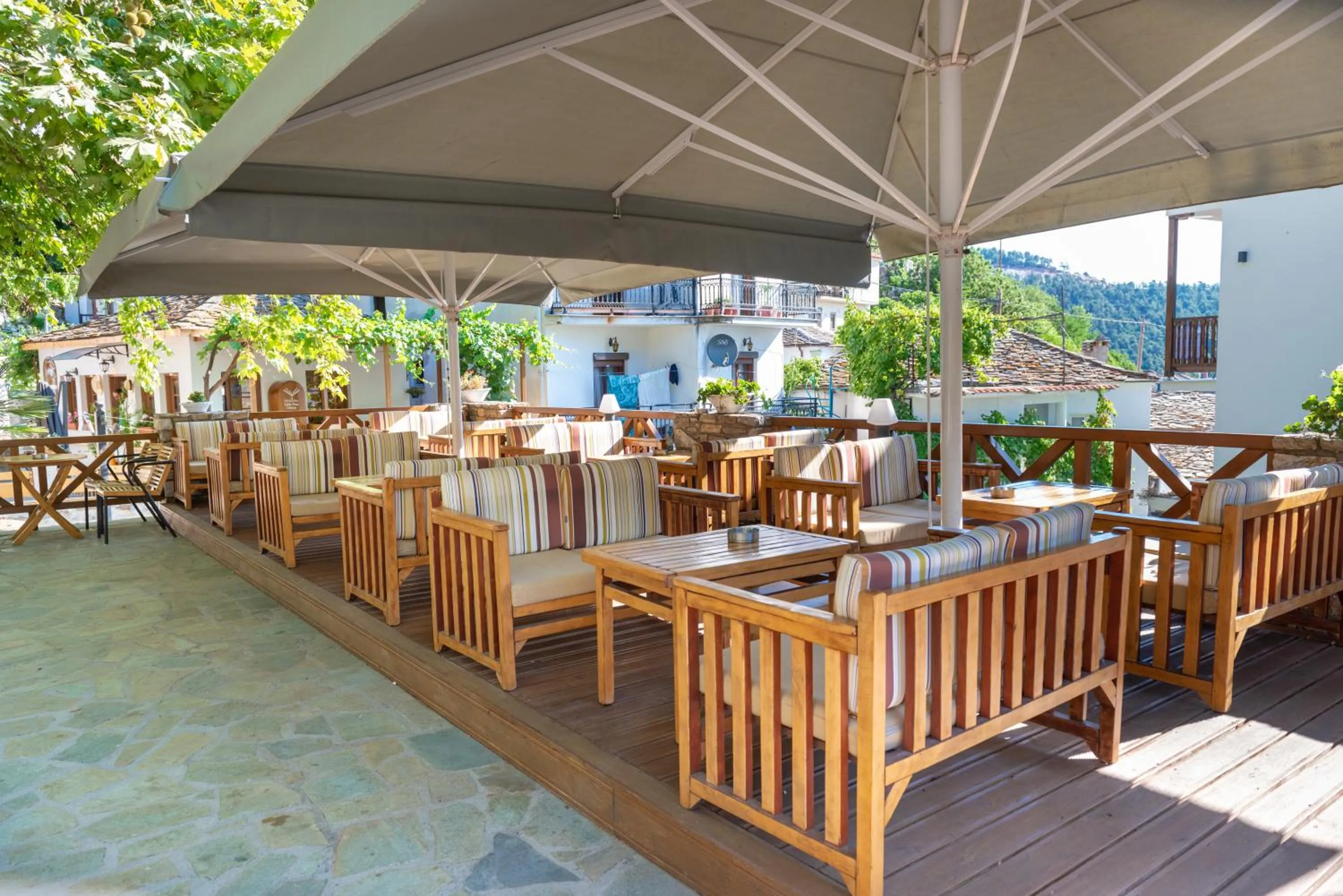 Restaurant/places to eat in Thassos Inn