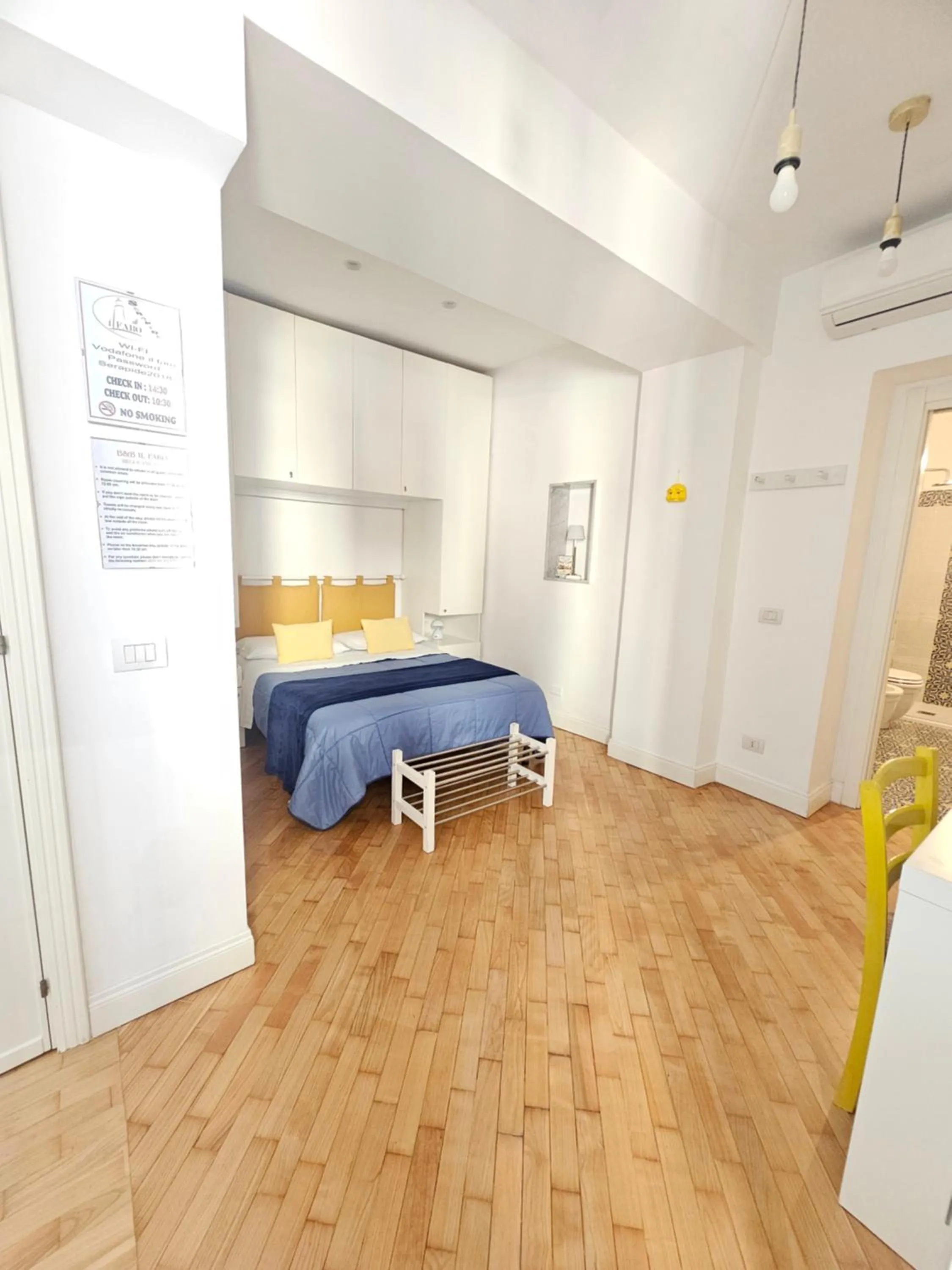 Bedroom, Bed in il faro di serapide