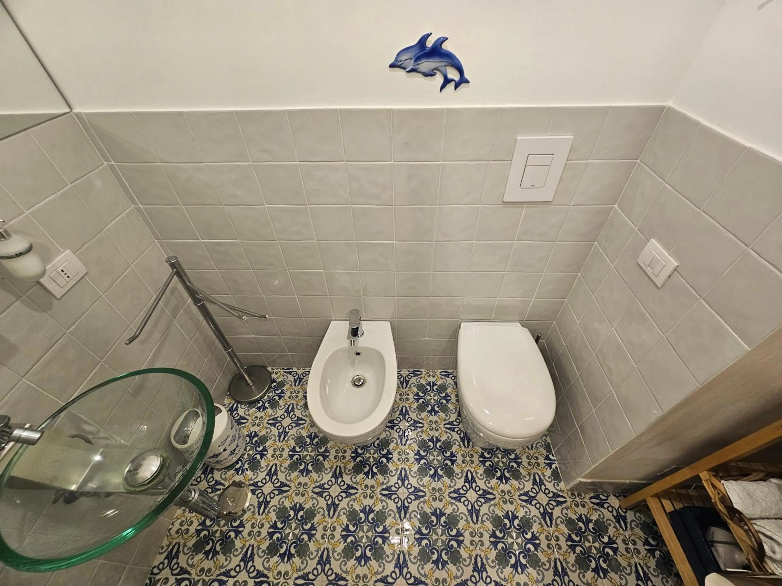 Bathroom in il faro di serapide