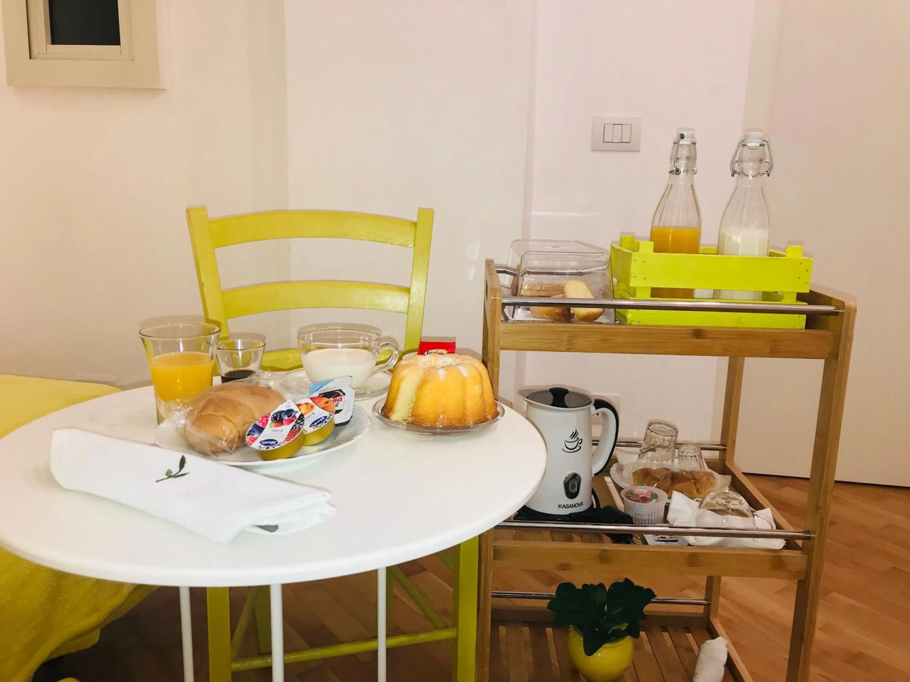 Coffee/tea facilities in il faro di serapide