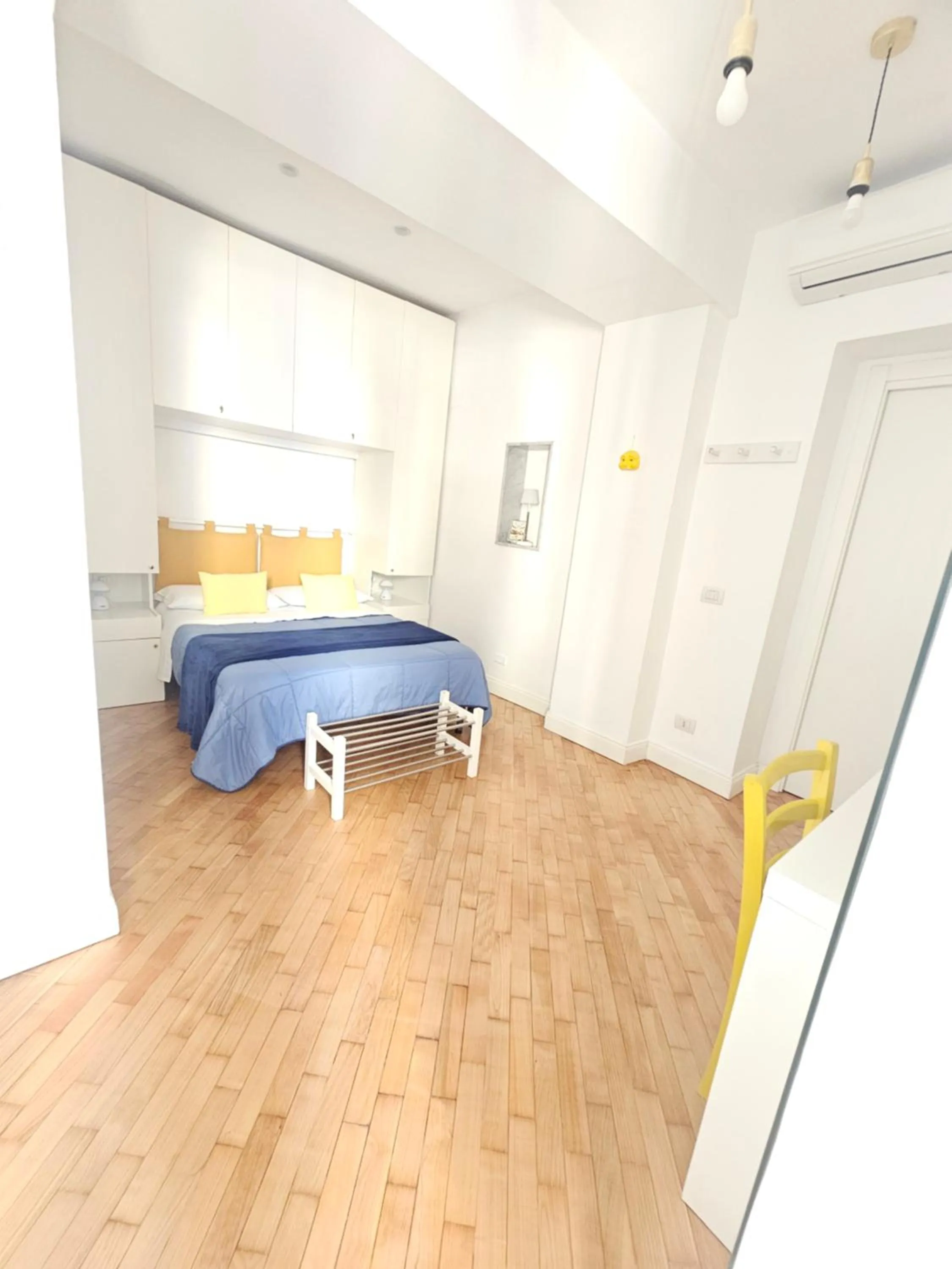 Bedroom, Bed in il faro di serapide