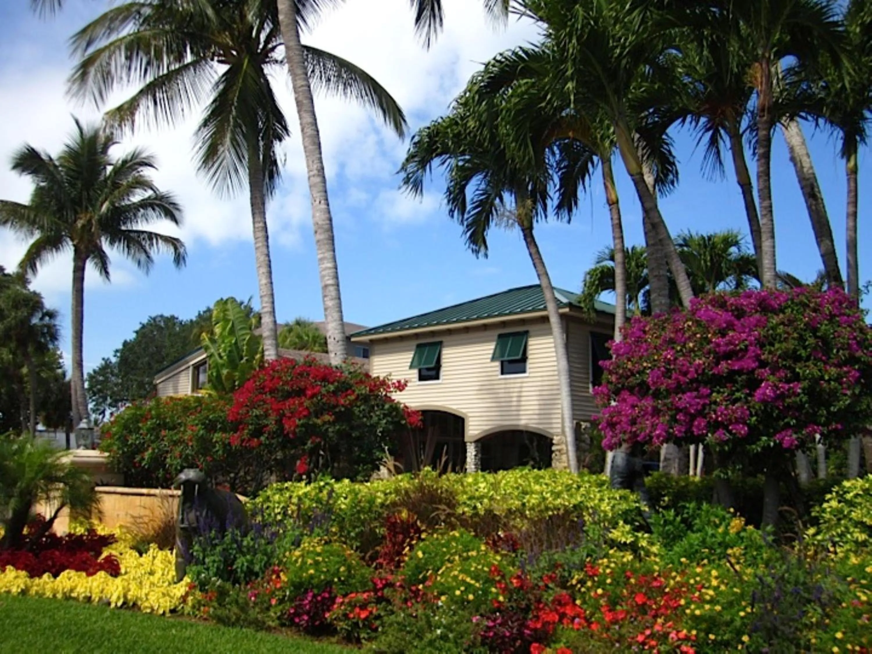 Property building in Best Western Naples Inn & Suites