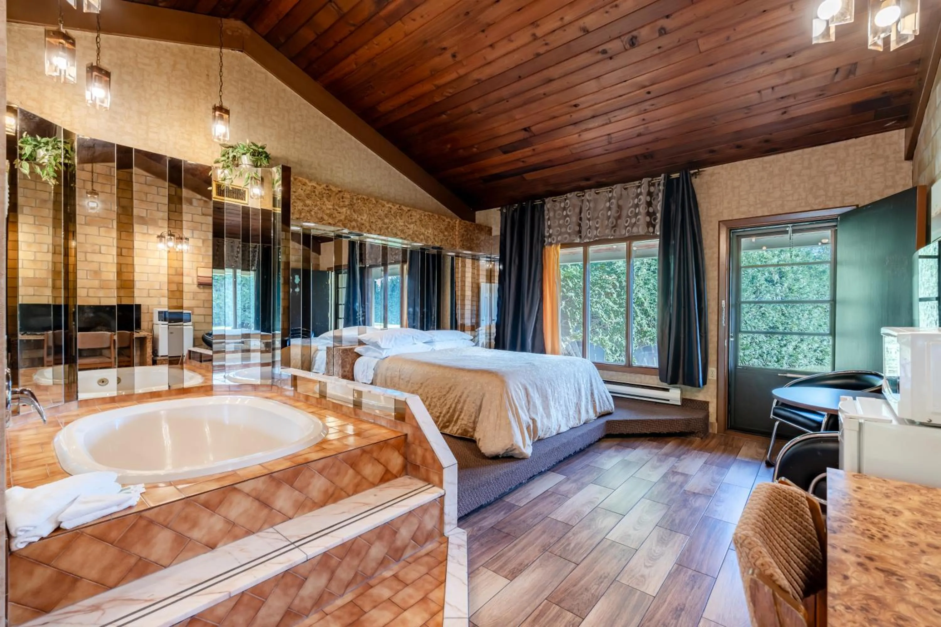 Bed in Hotel Motel Bonsoir