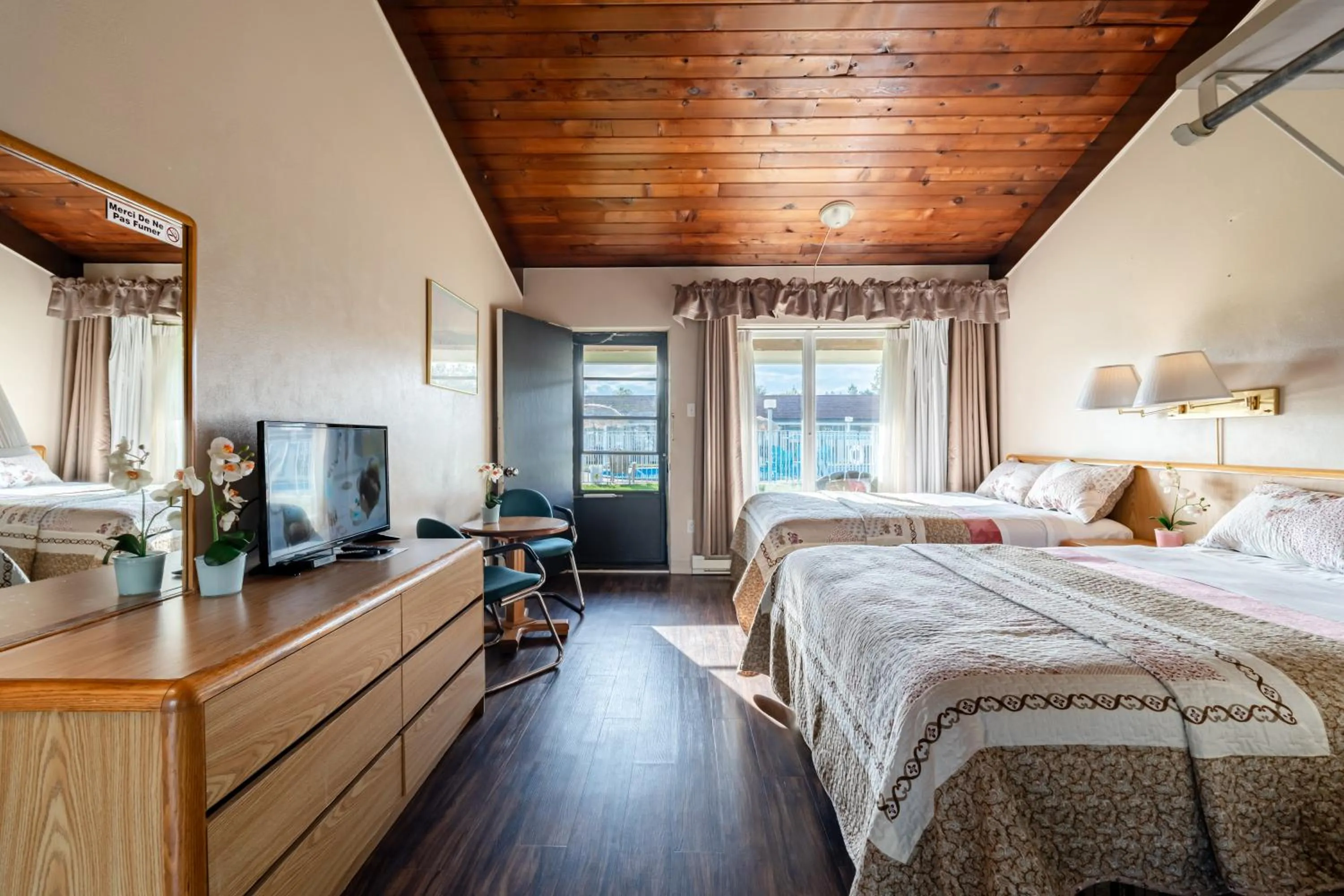 Bed in Hotel Motel Bonsoir