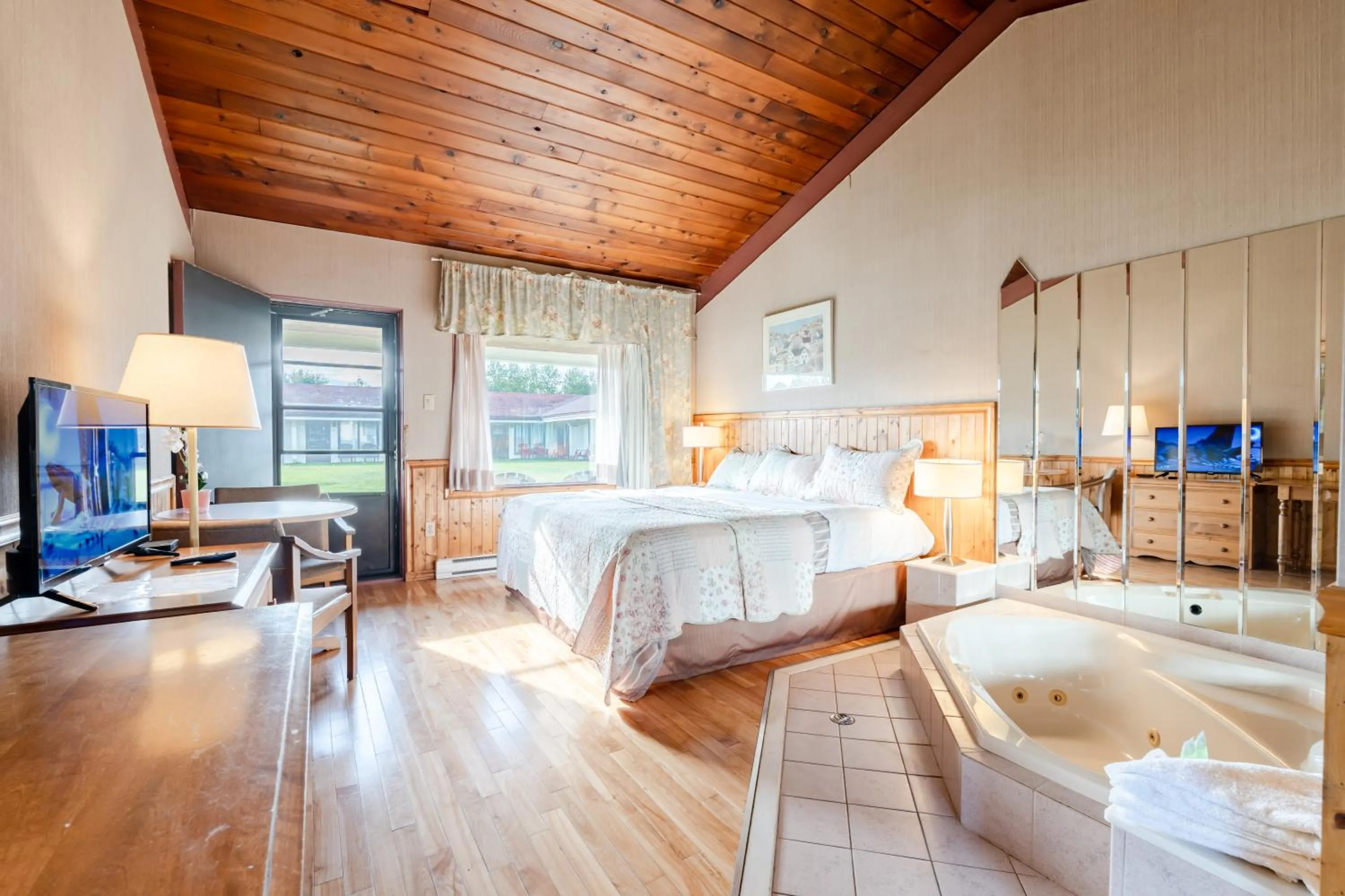 Bed in Hotel Motel Bonsoir