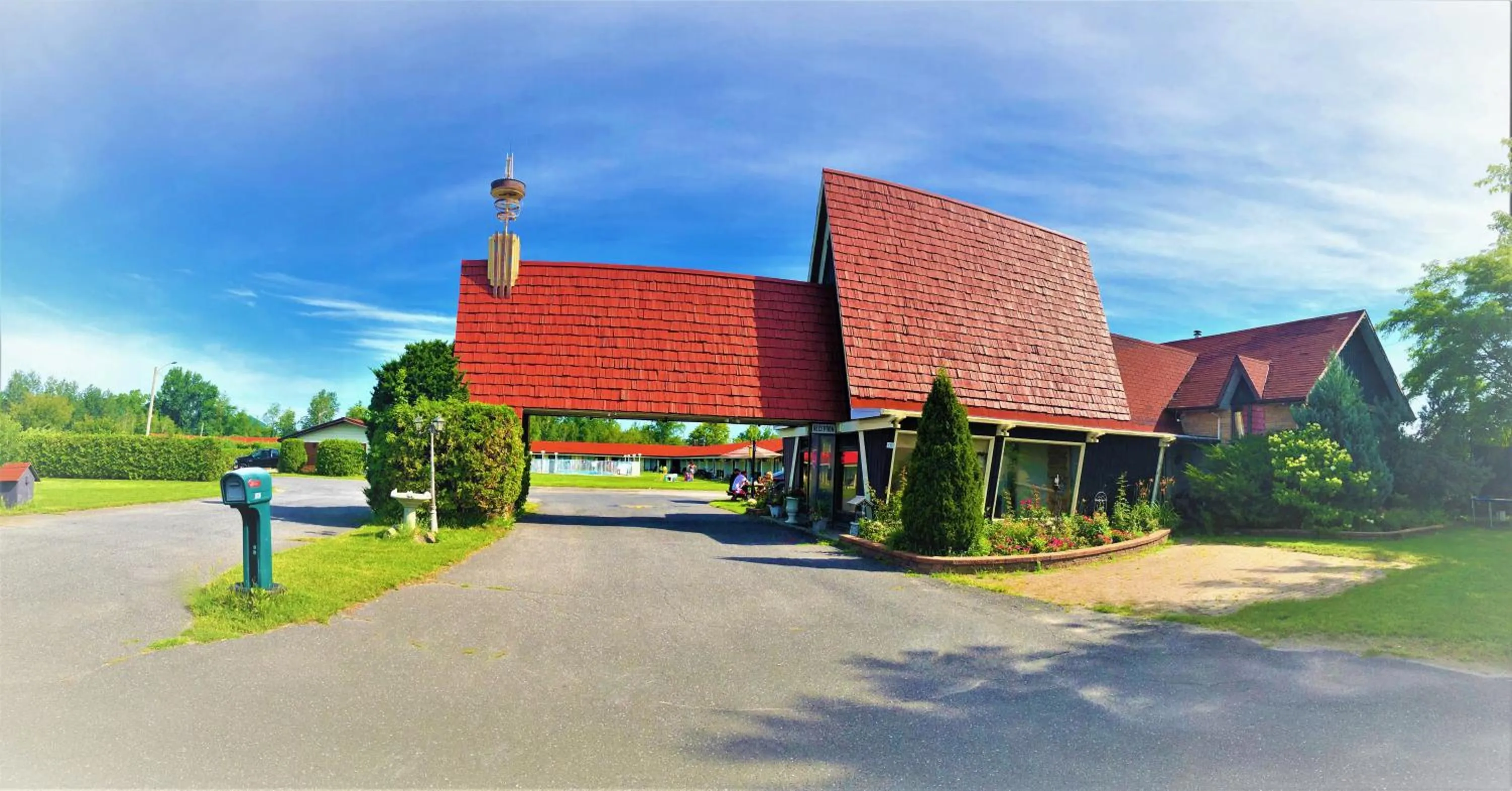 Property building in Hotel Motel Bonsoir