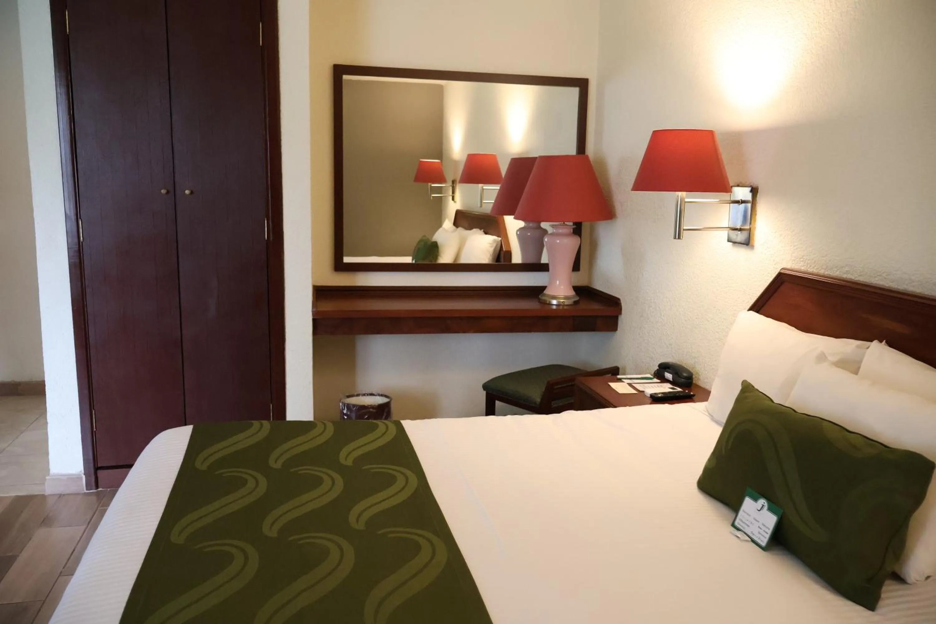Bed in Hotel La Joya Tulancingo