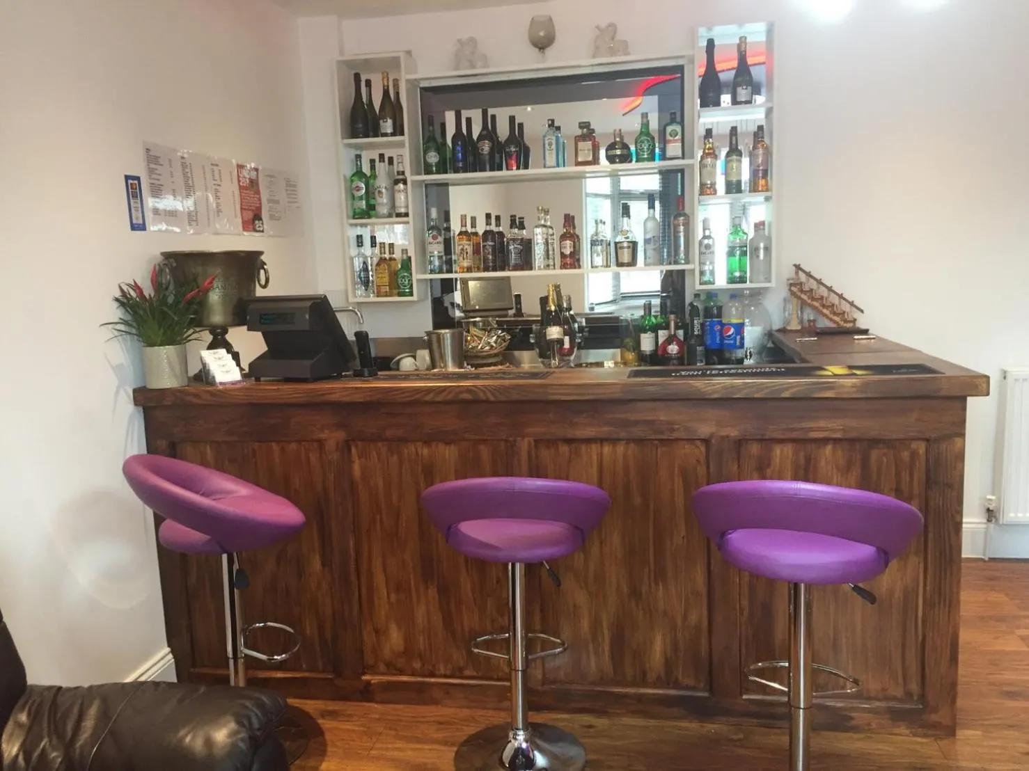 Lounge or bar in Loughborough Grange Guesthouse & Spa Treatments