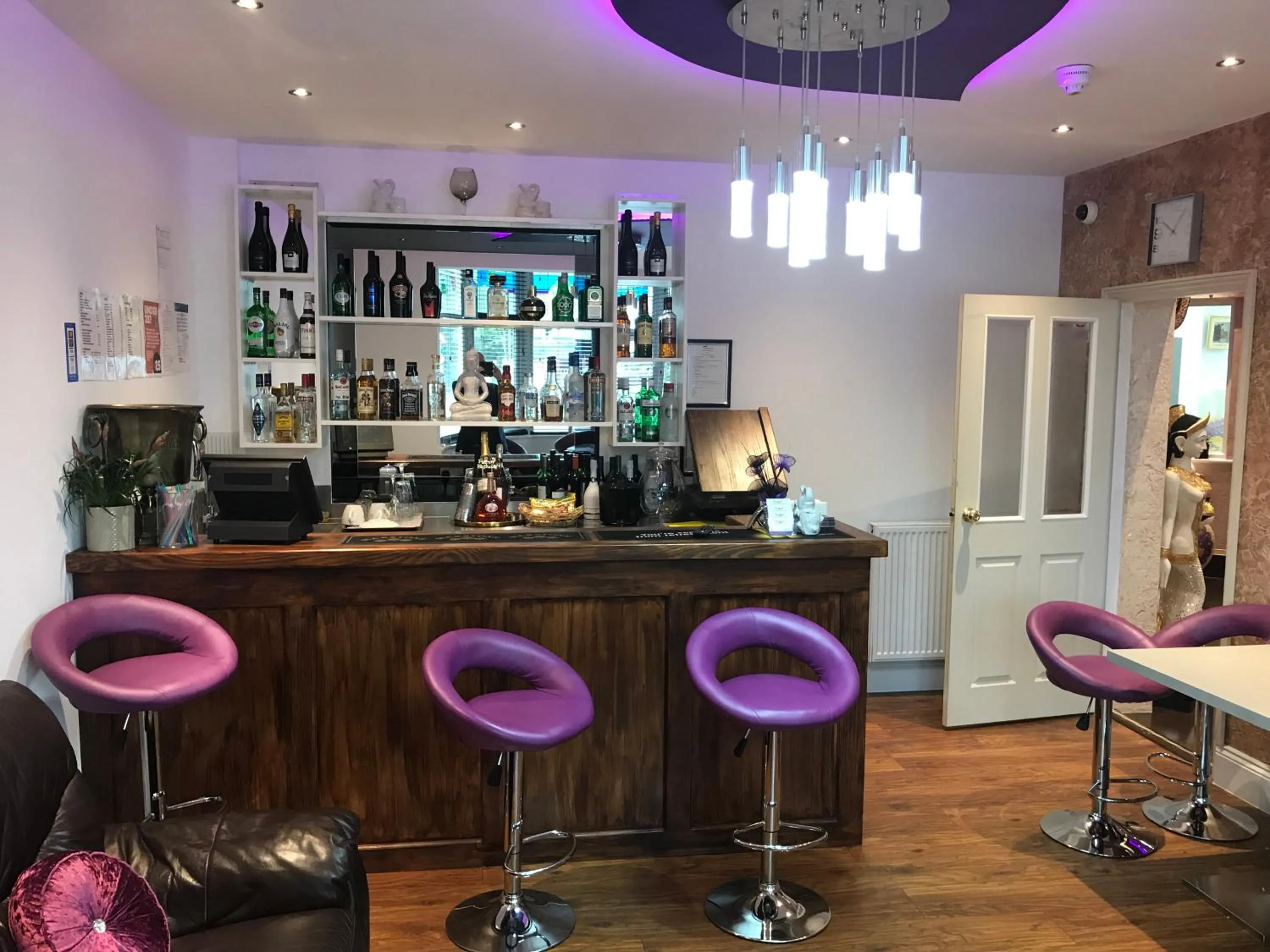 Lounge or bar in Loughborough Grange Guesthouse & Spa Treatments