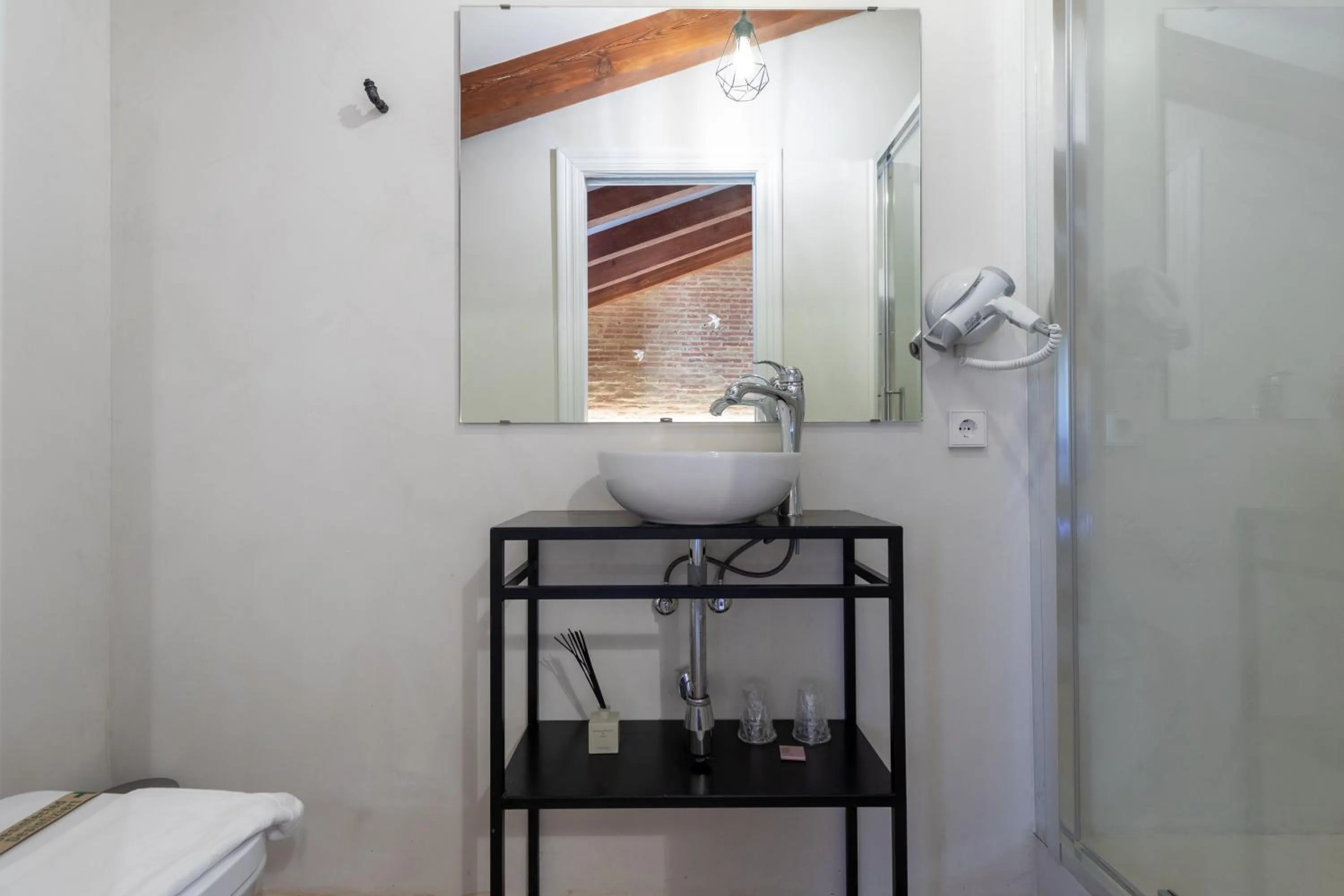 Shower in Casa del Patriarca