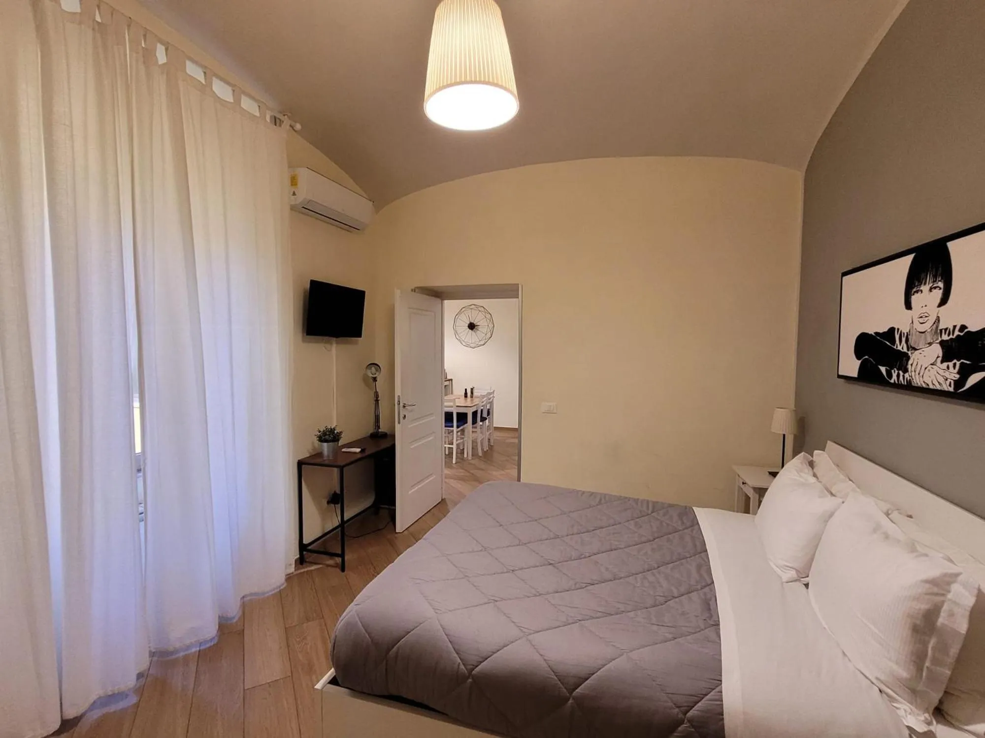 Bedroom, Bed in Home Vaticano 50 steps from Museum