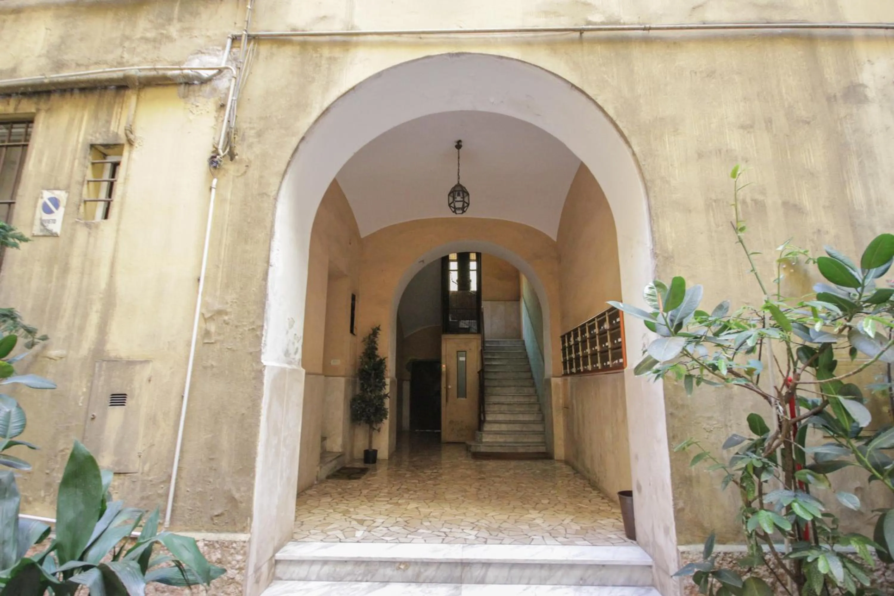 Property building in Home Vaticano 50 steps from Museum