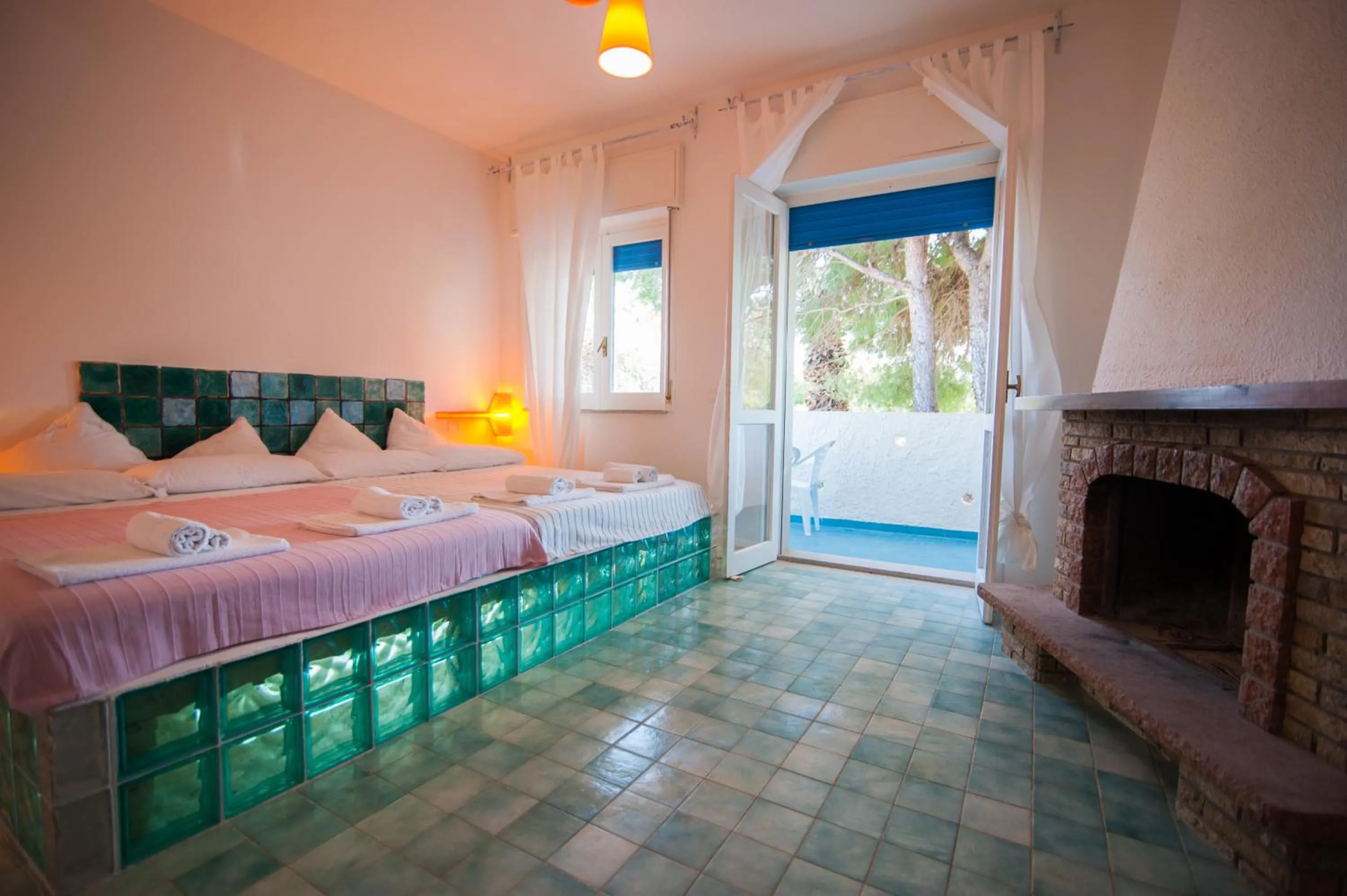 Photo of the whole room, Bed in Suite House L'Isola Che Non C'è