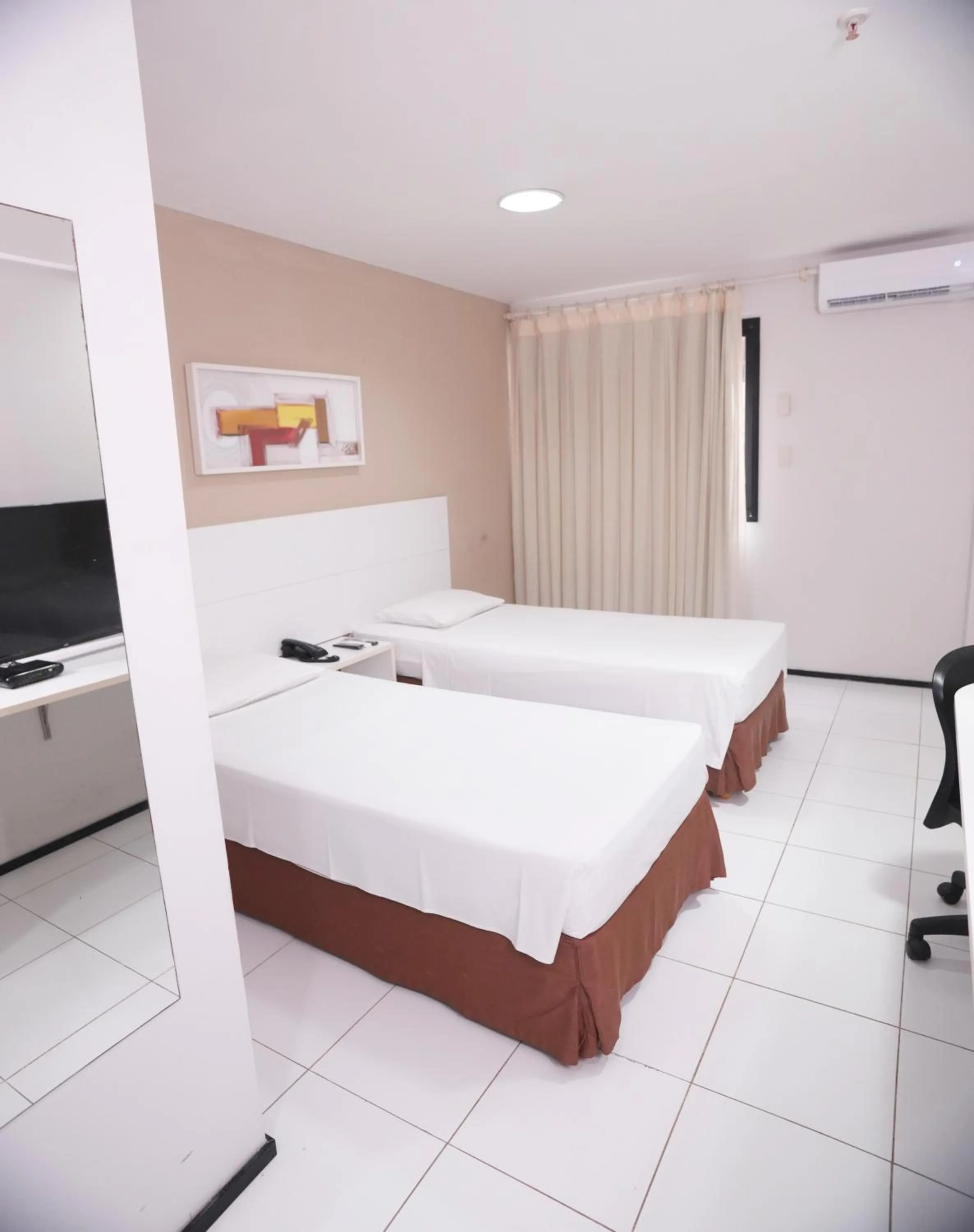 Bed in SLZ Lagoa Hotel