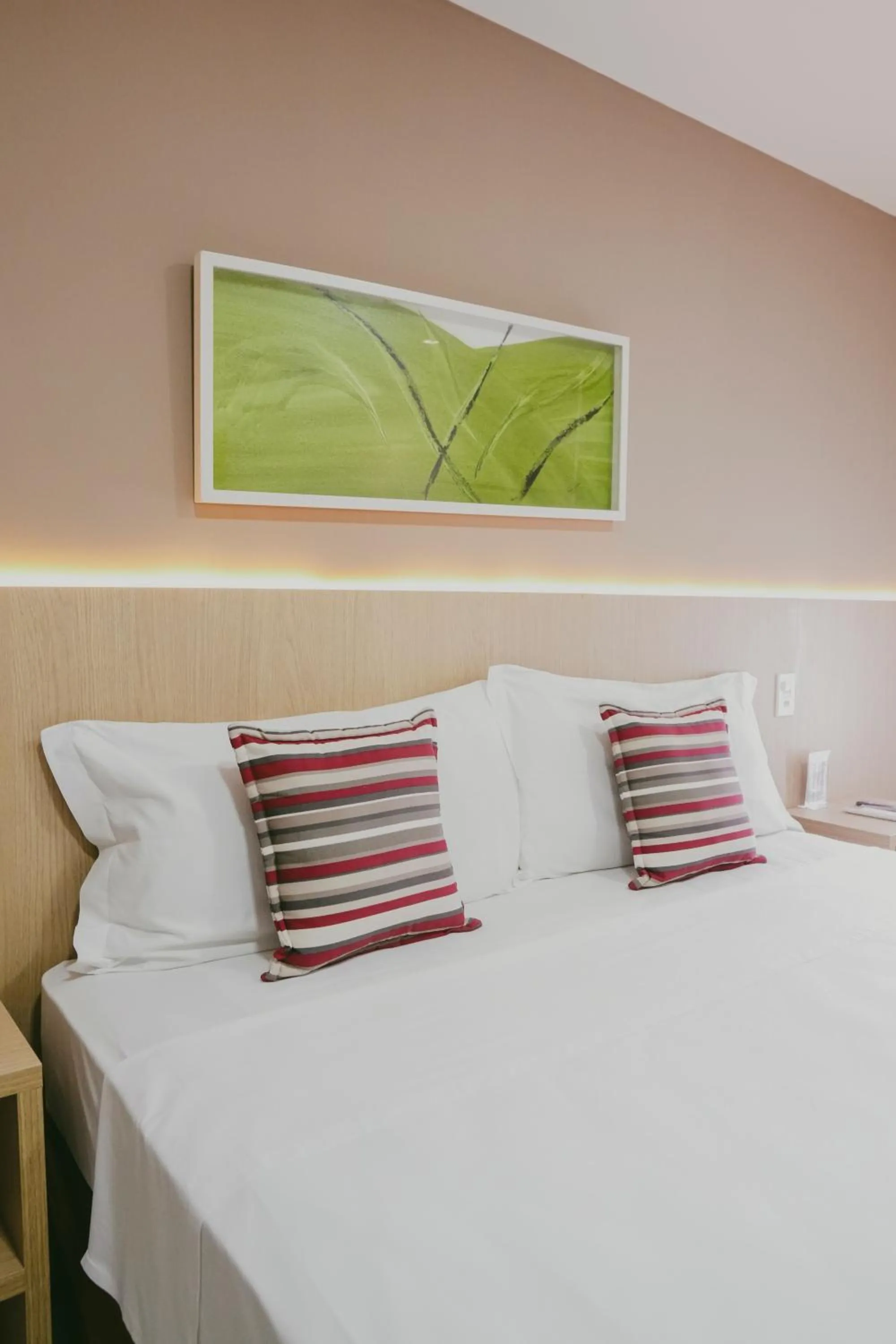 Bed in SLZ Lagoa Hotel