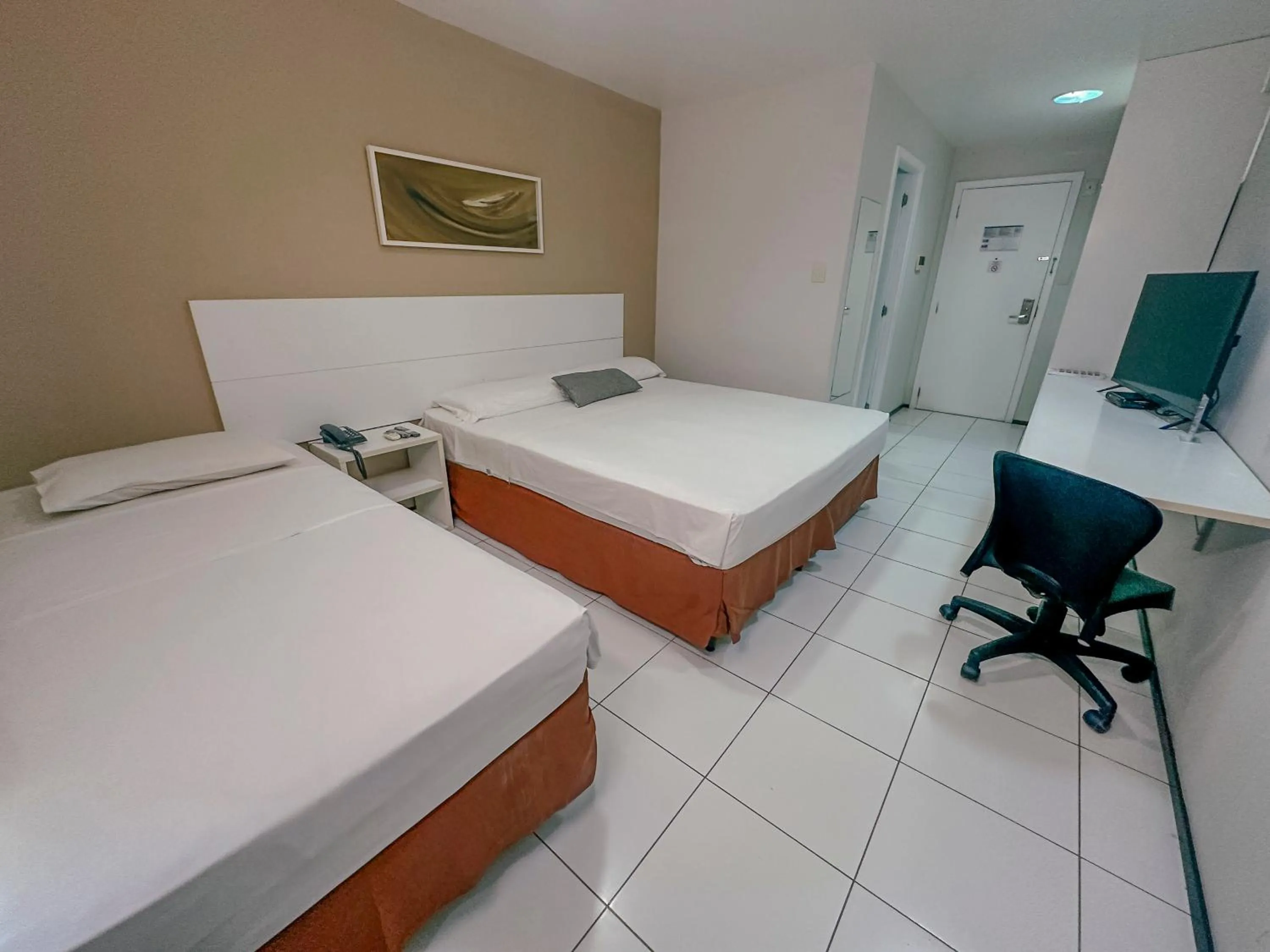 Bed in SLZ Lagoa Hotel