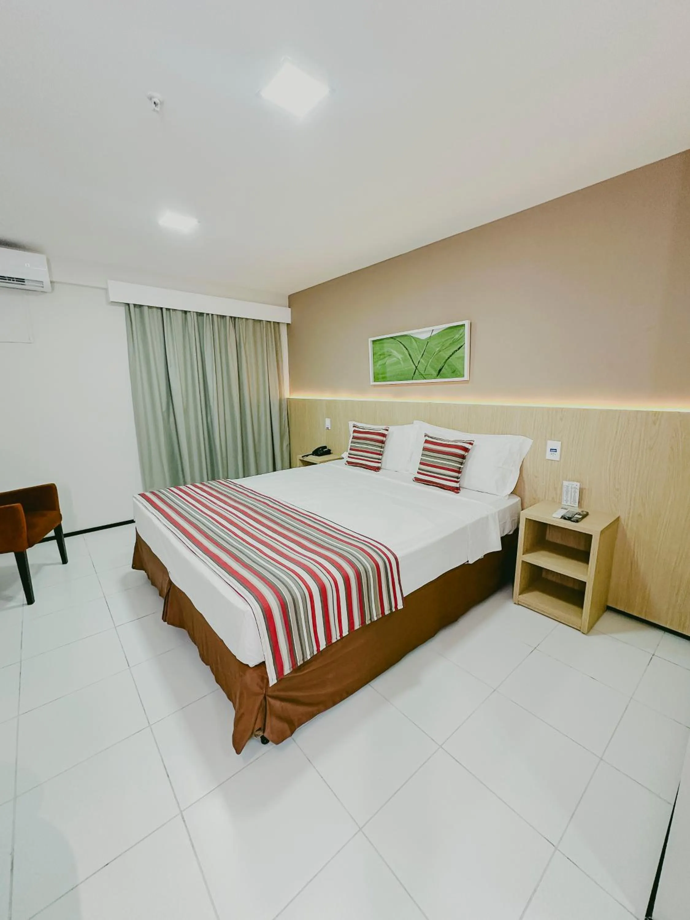 Bedroom, Bed in SLZ Lagoa Hotel