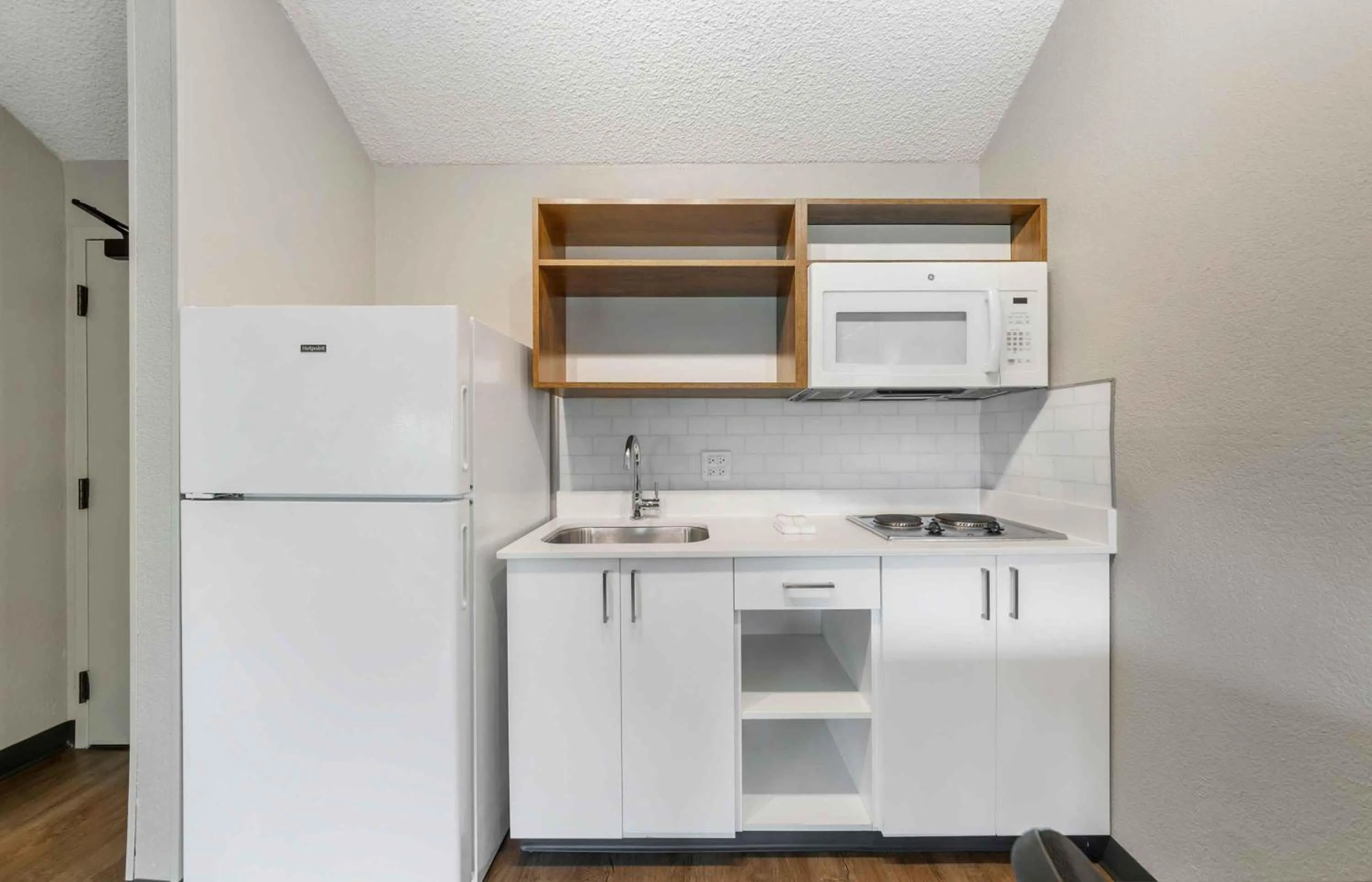 Kitchen or kitchenette in Extended Stay America Premier Suites - Miami - Airport - Miami Springs