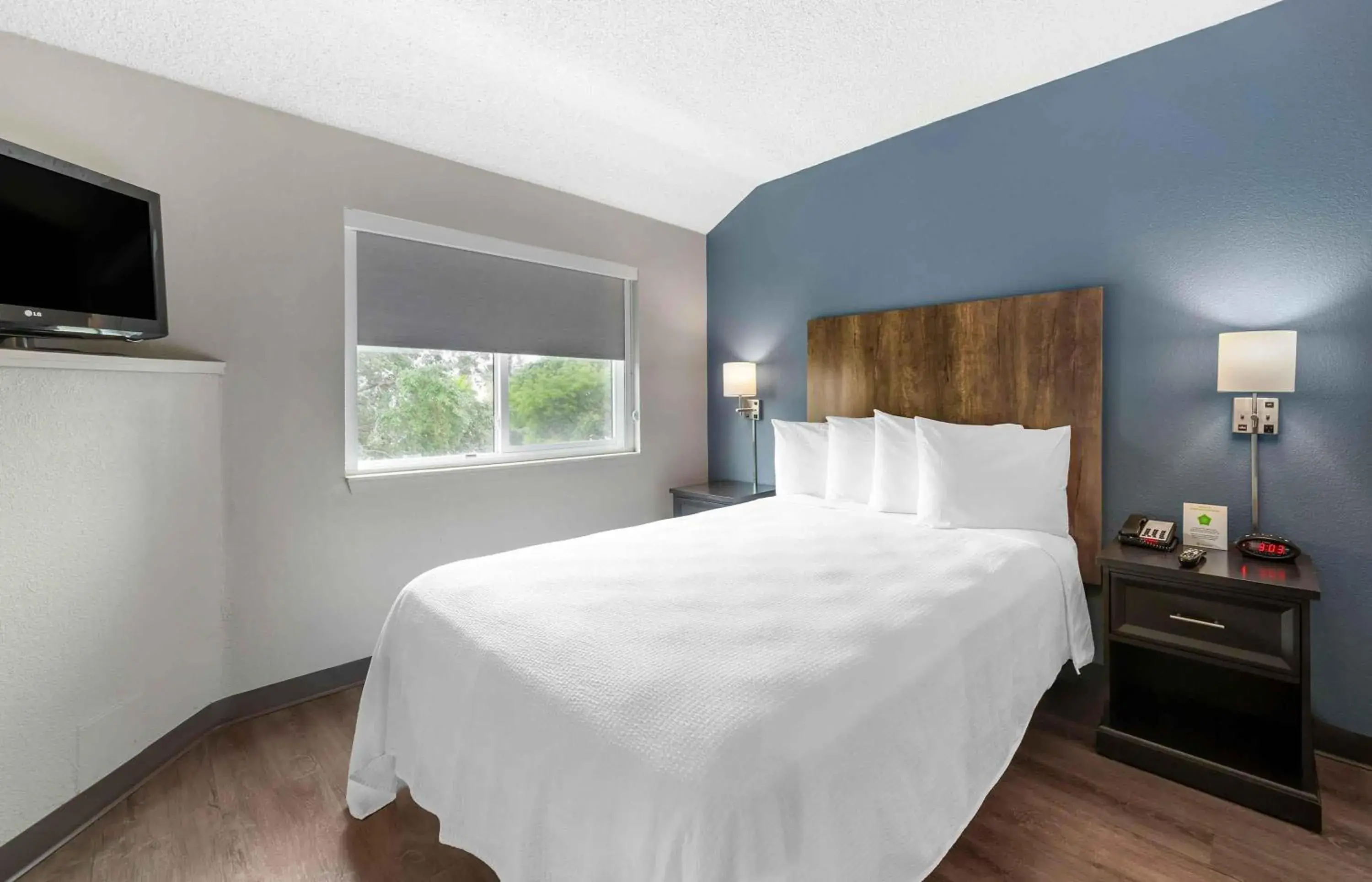 One Bedroom Suite with 1 Queen Bed - Non-Smoking in Extended Stay America Premier Suites - Miami - Airport - Miami Springs One Bedroom Suite with 1 Queen Bed - Non-Smoking in Extended Stay America Premier Suites - Miami - Airport - Miami Springs