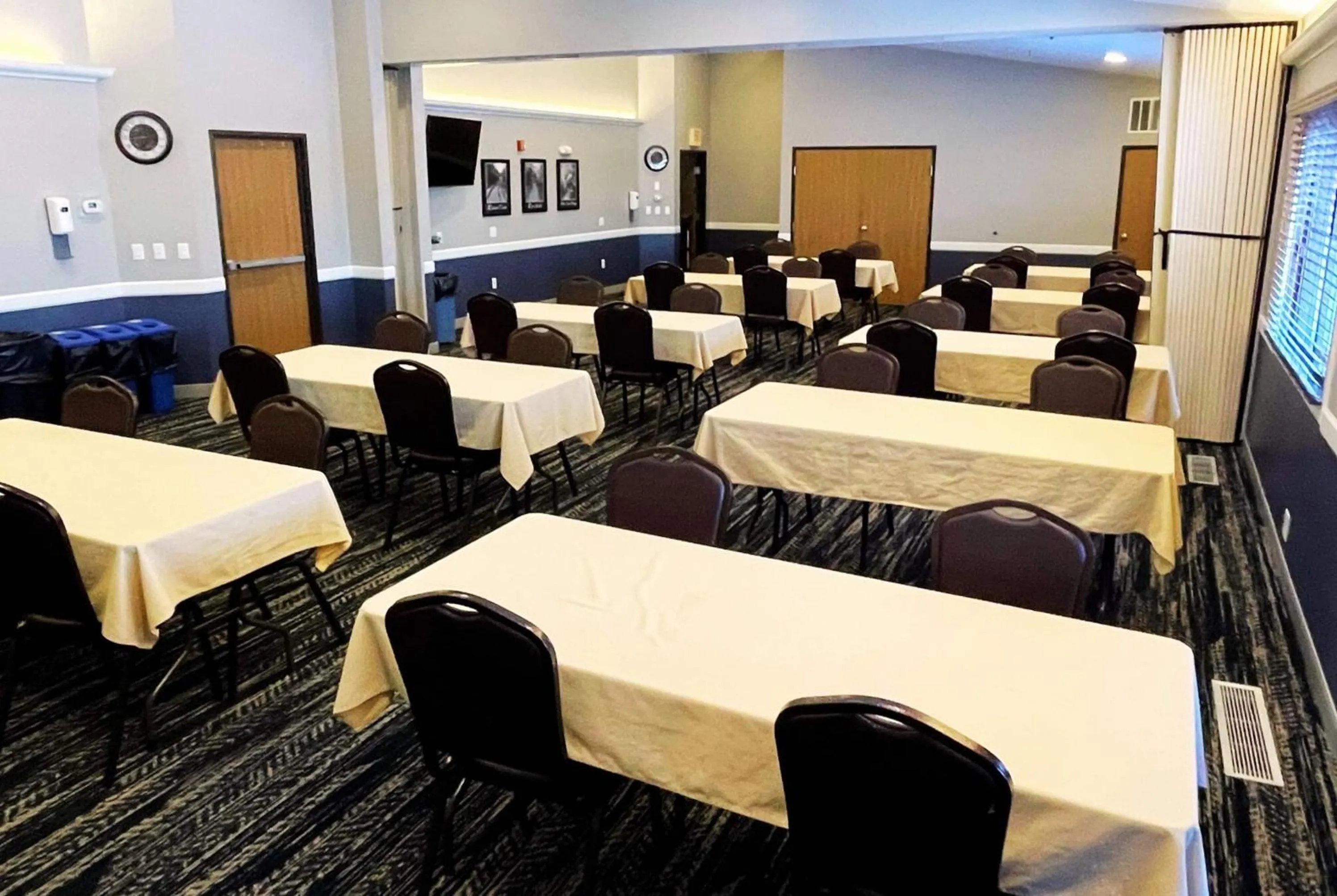 Meeting/conference room in AmericInn by Wyndham Fergus Falls Conference Center