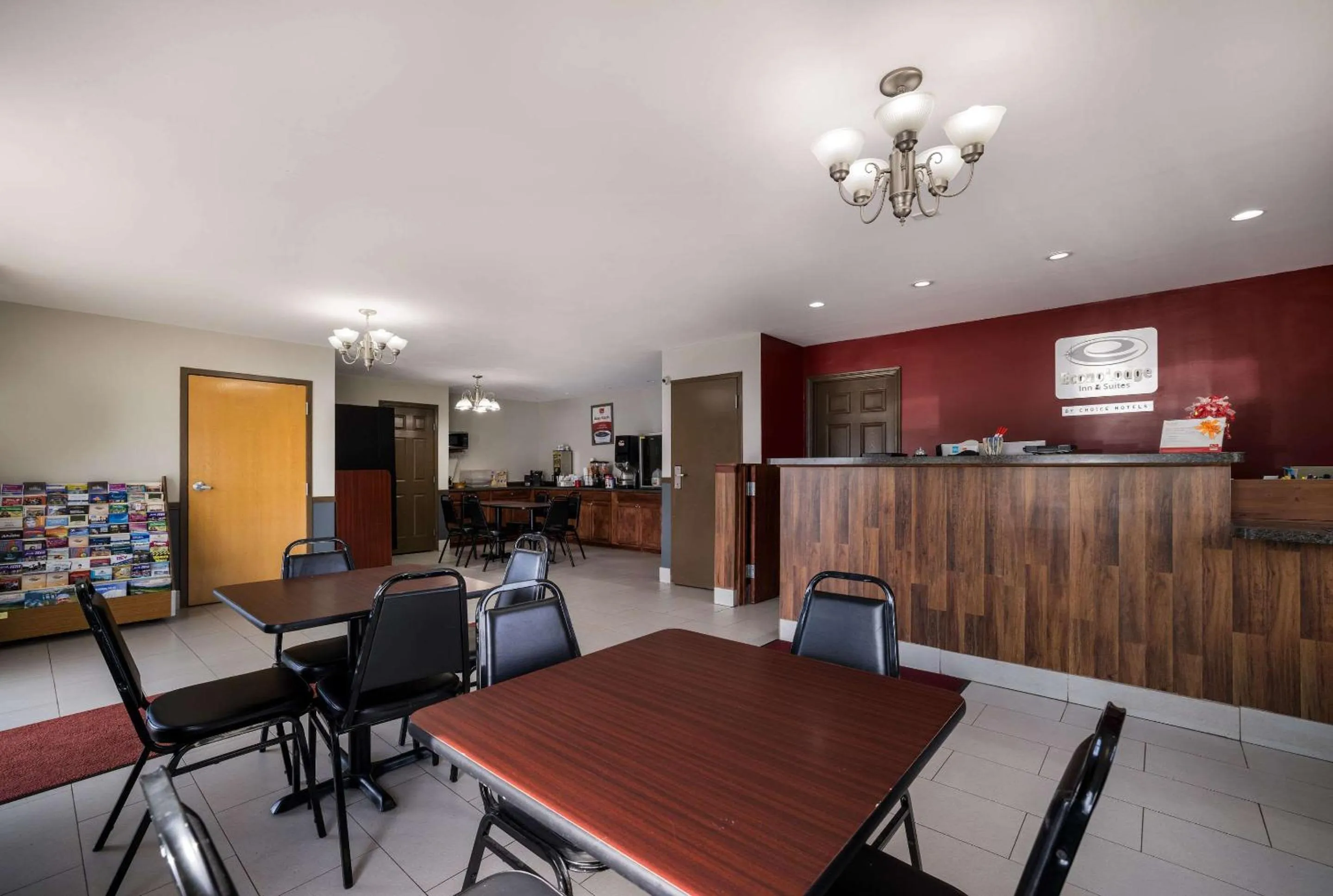 Lobby or reception in Econo Lodge Inn & Suites Canandaigua - Finger Lakes Area