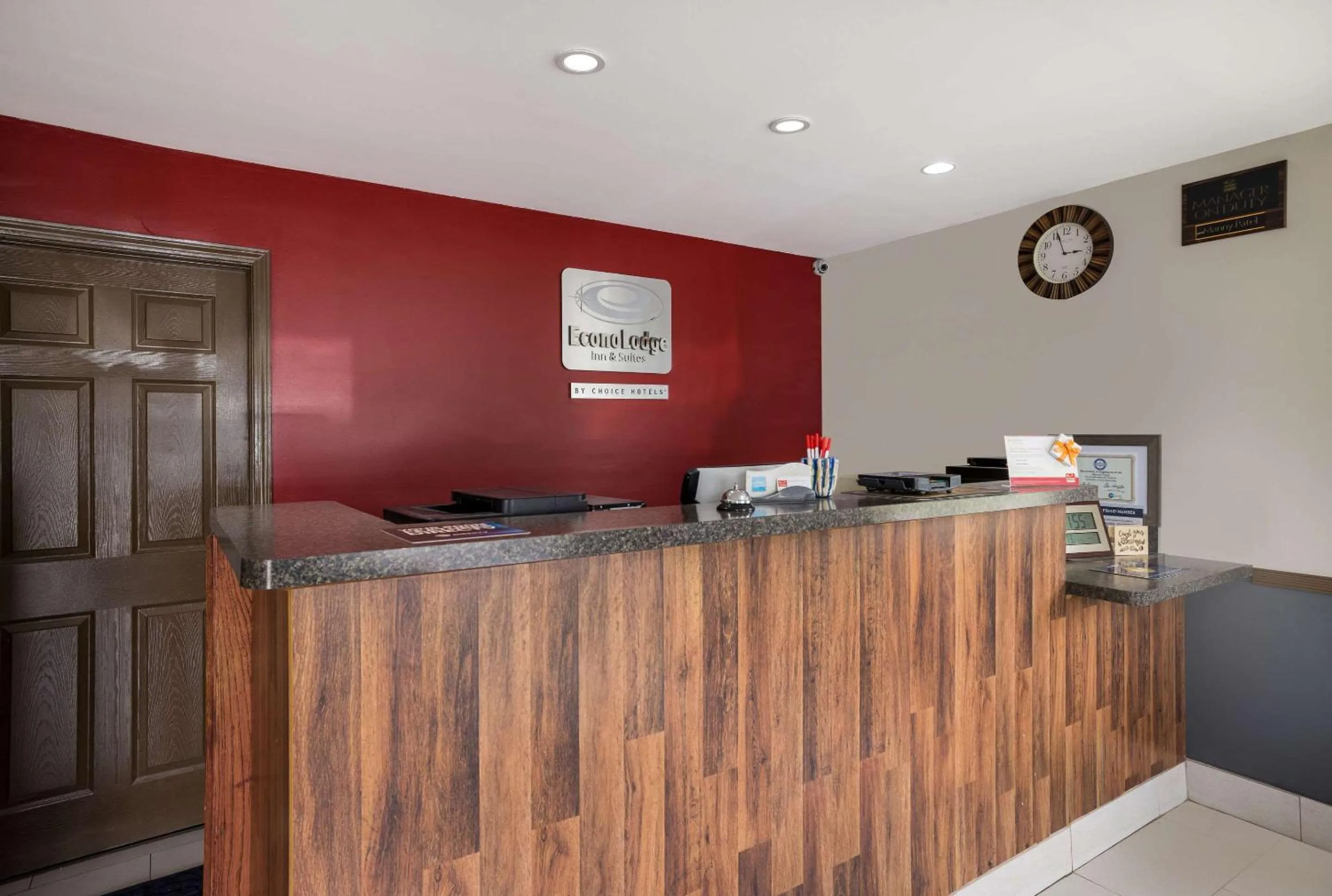 Lobby or reception in Econo Lodge Inn & Suites Canandaigua - Finger Lakes Area