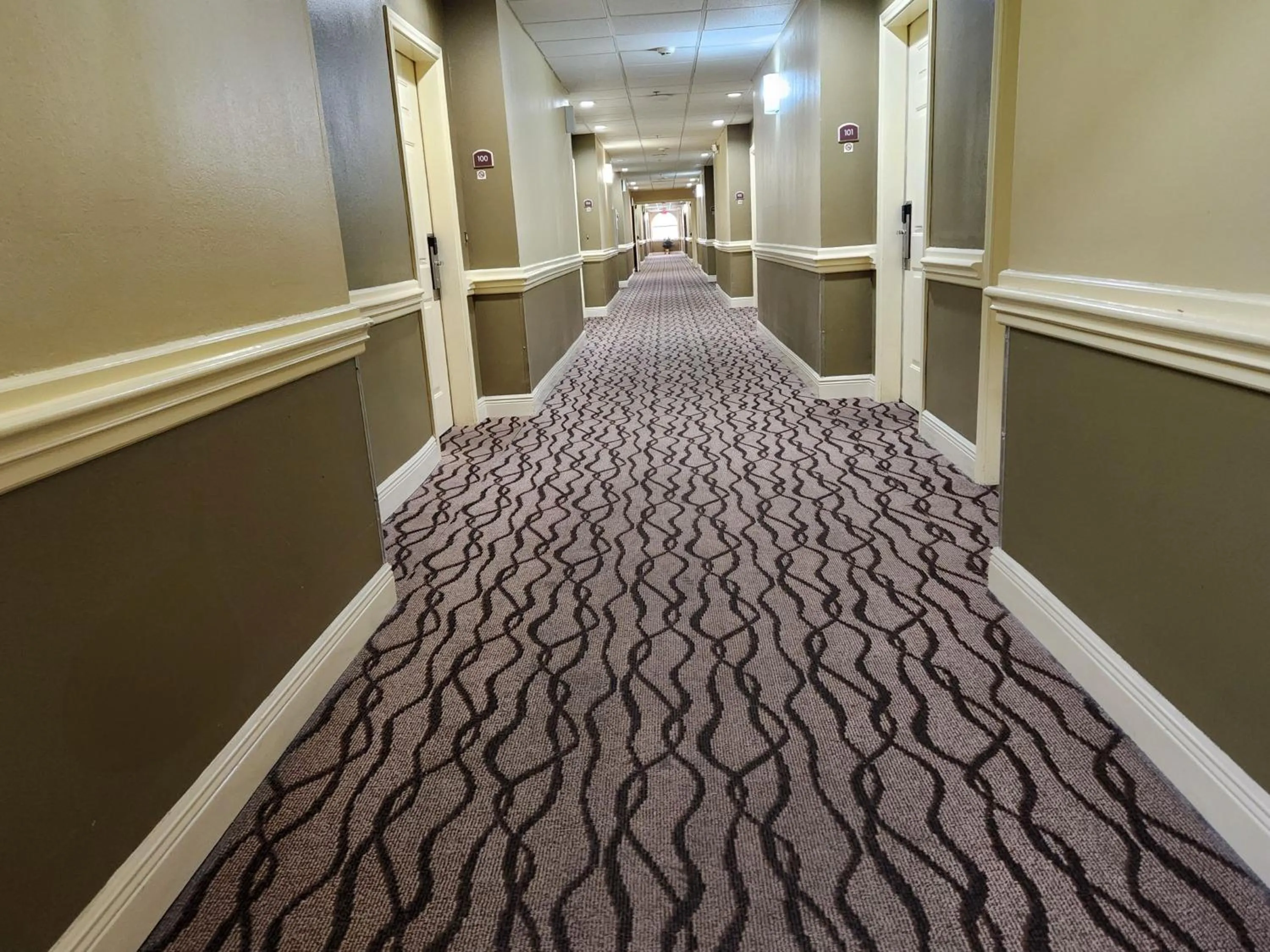 Lobby or reception in Days Inn & Suites by Wyndham Pasadena
