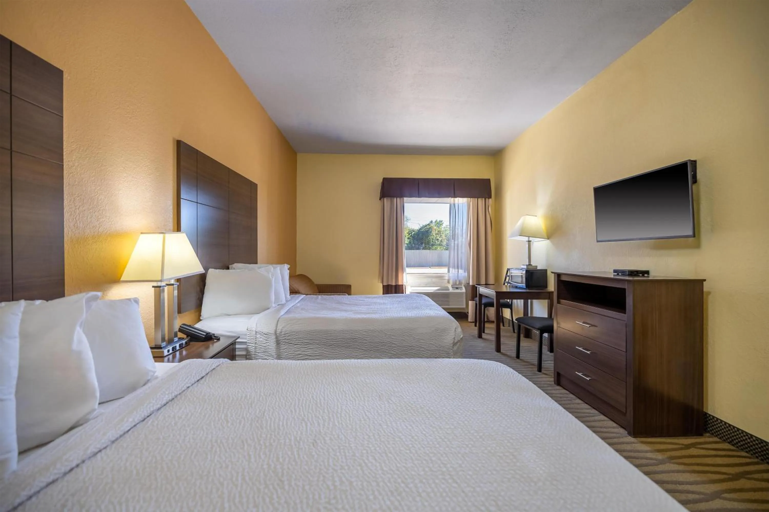 Photo of the whole room, Bed in Studio 6 Suites Pasadena, TX